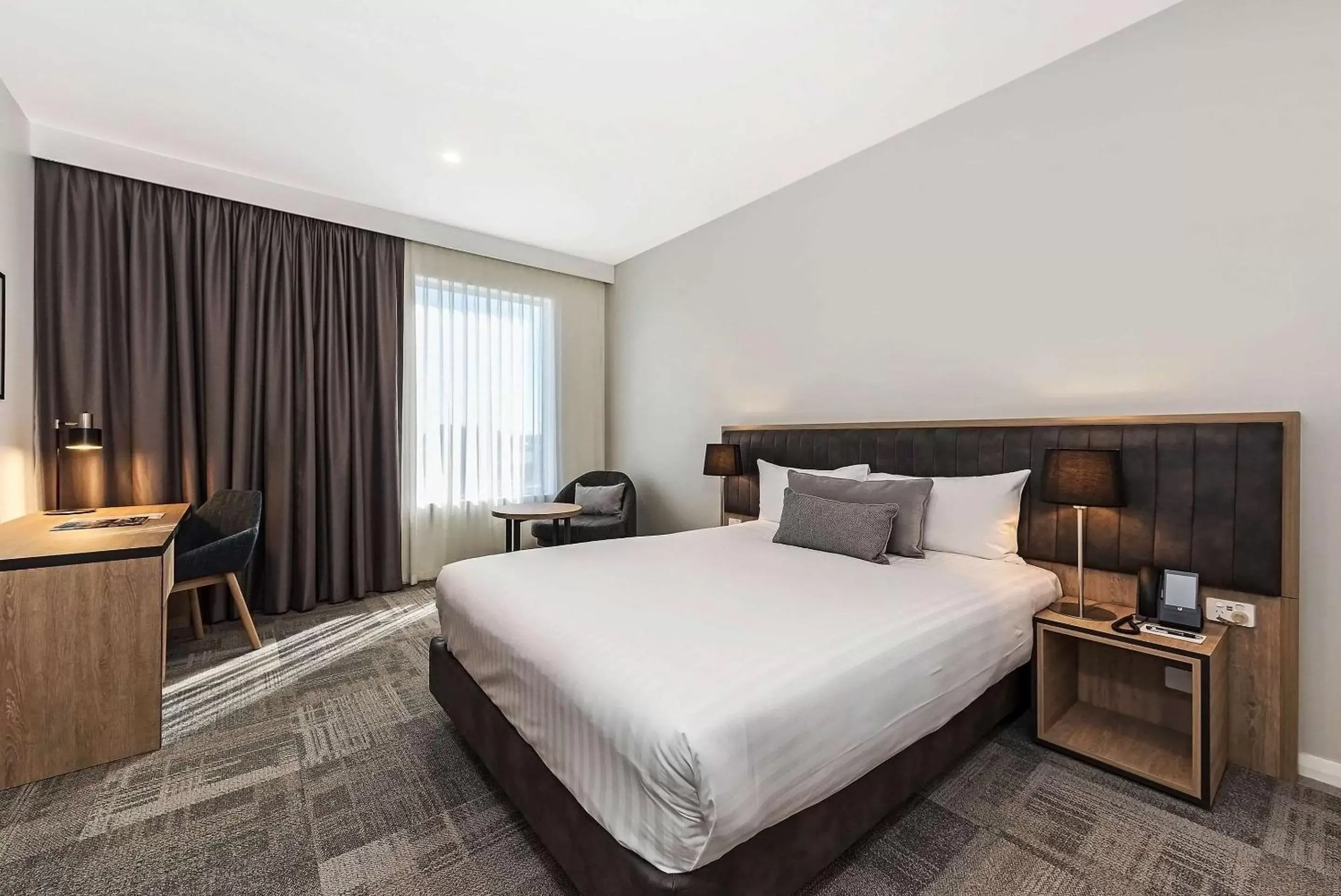 Bedroom, Bed in Ingot Hotel Perth, Ascend Hotel Collection