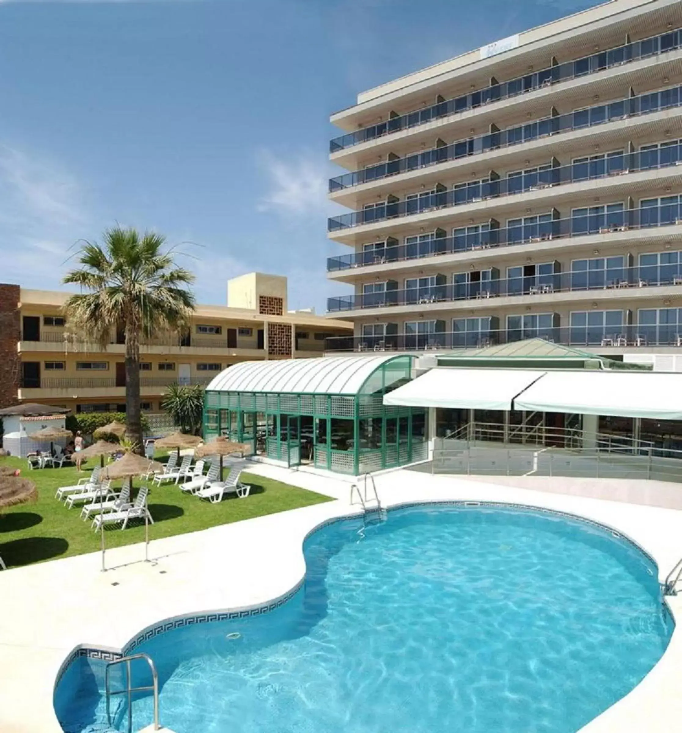 Swimming Pool in Hotel Isabel