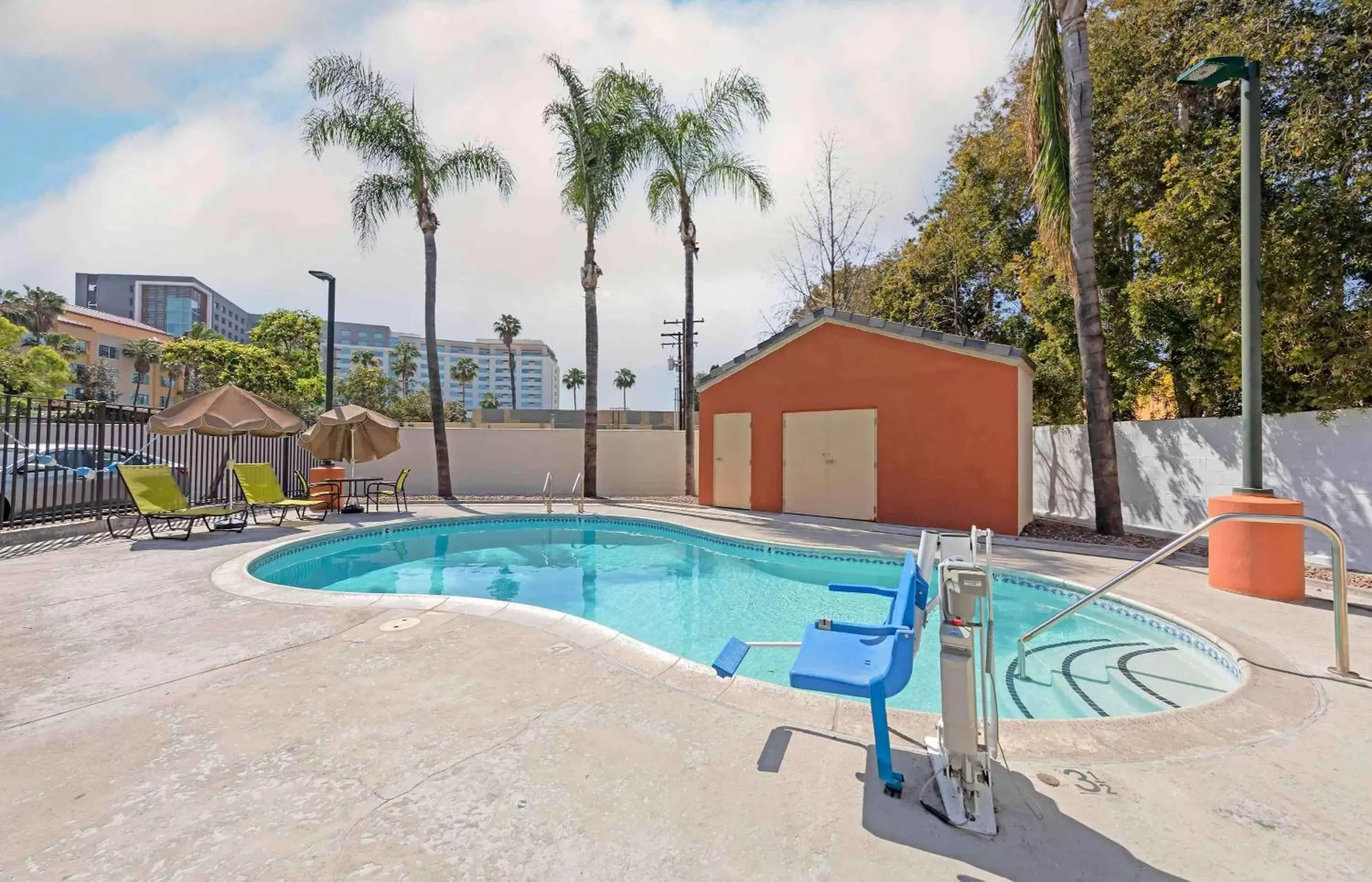 Pool view, Swimming Pool in Extended Stay America Suites - Orange County - Anaheim Convention Center