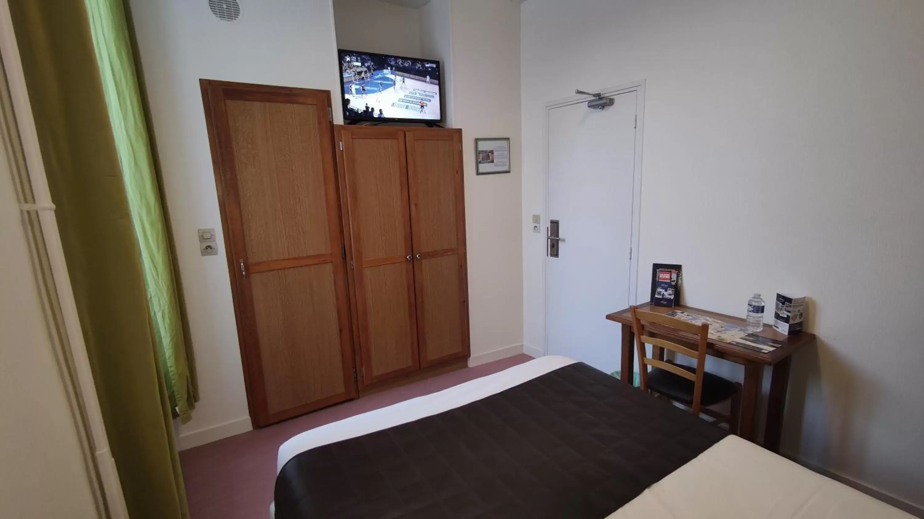 Photo of the whole room, TV/Entertainment Center in Hotel Angleterre