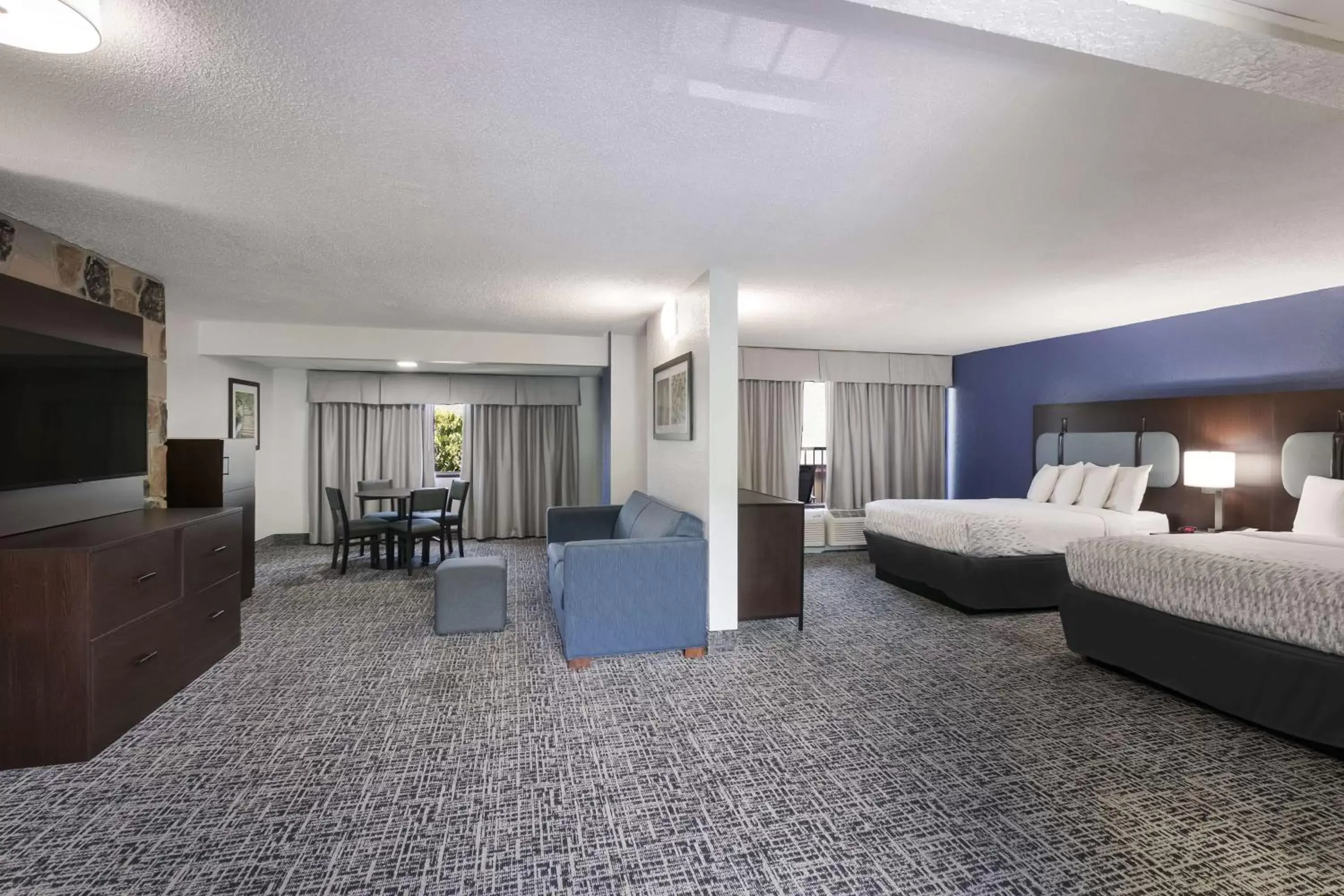 Bedroom in SureStay Plus Hotel by Best Western Gatlinburg