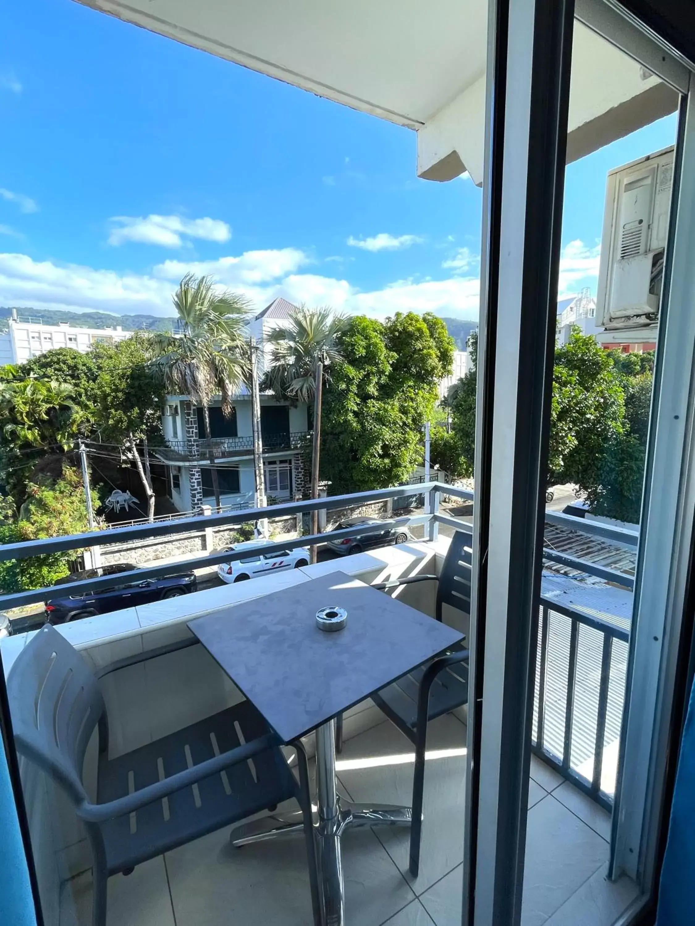 Balcony/Terrace, Pool View in Hôtel Select - Réunion