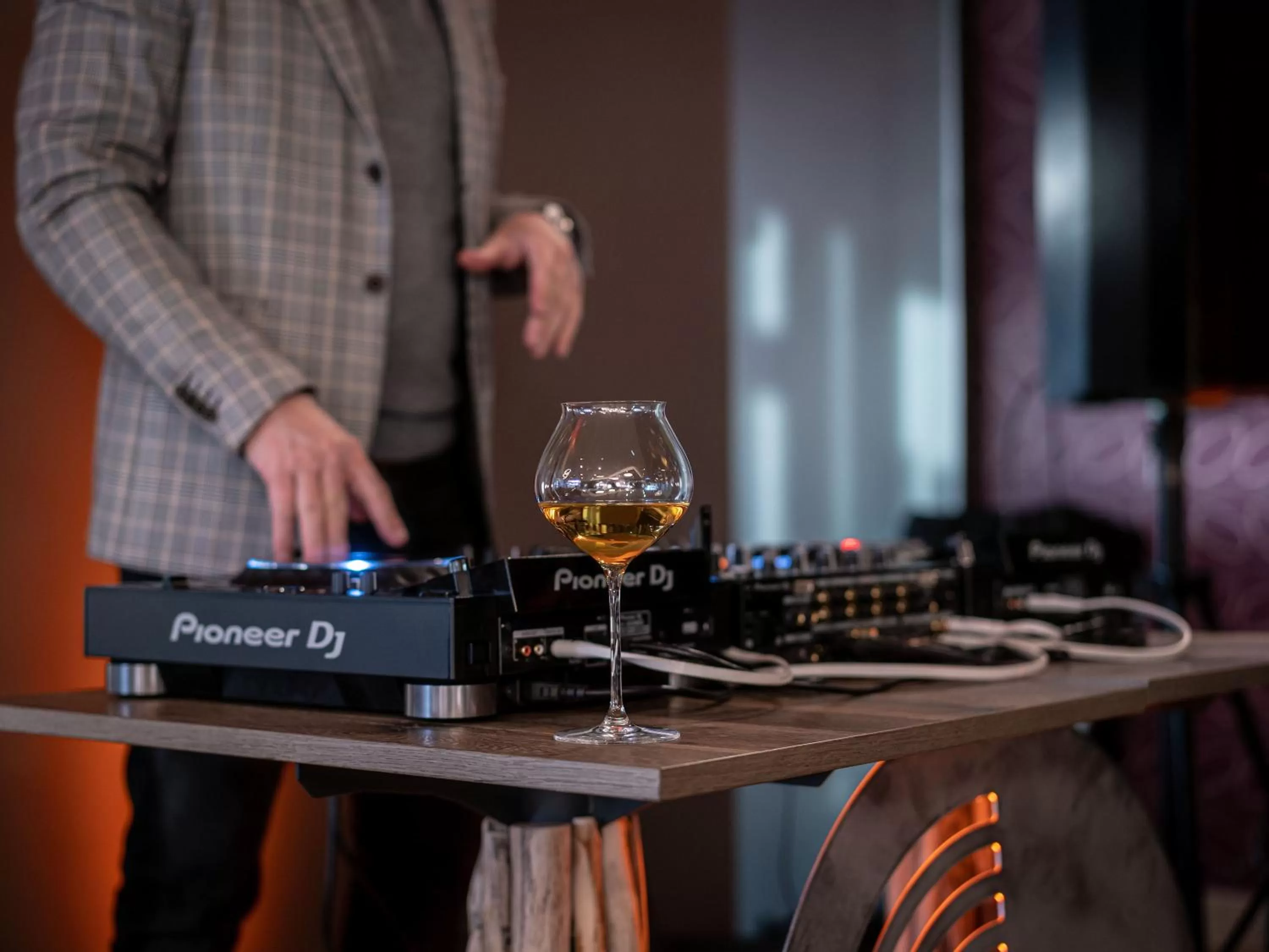 Lounge or bar in Mercure Valence