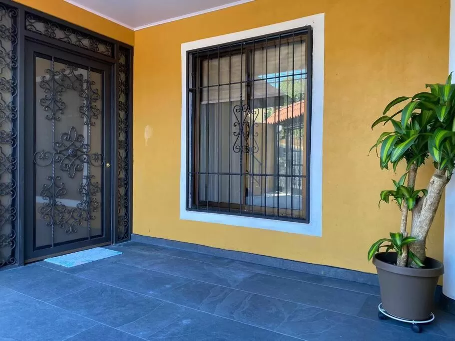 Facade/entrance in Airport SJO Residence - Edward & Familia Inn