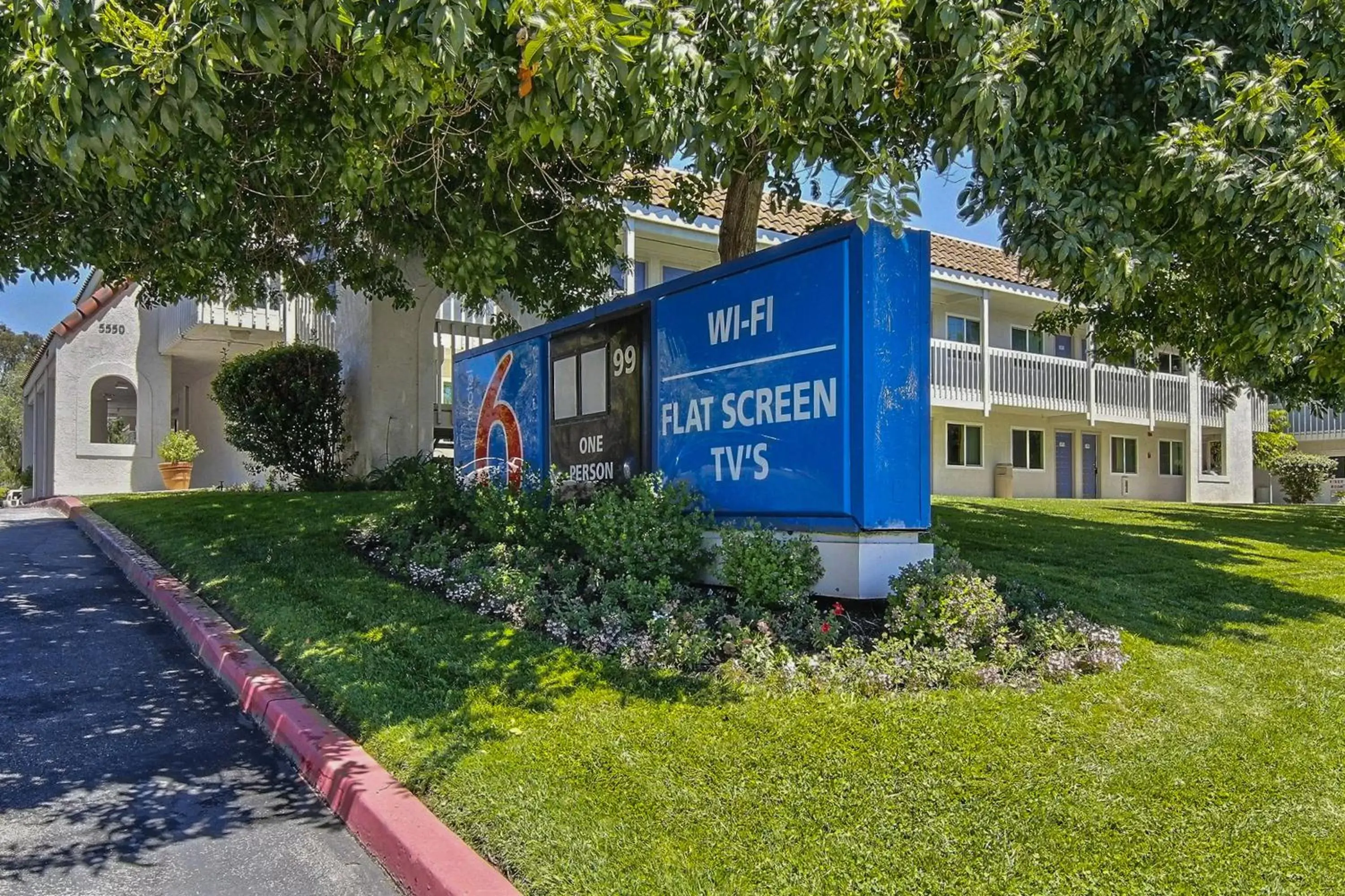 Facade/entrance, Property Building in Motel 6-Carpinteria, CA - Santa Barbara - South