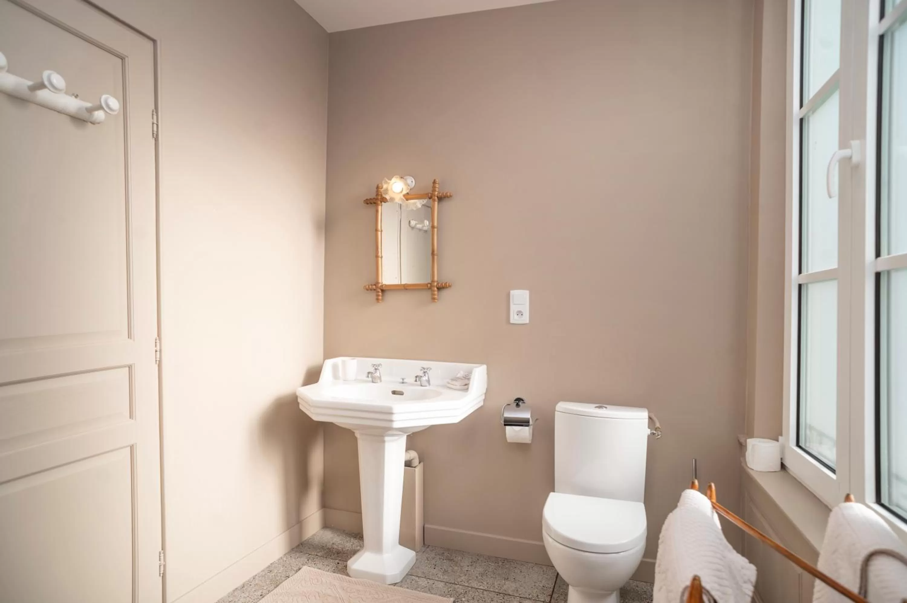 Bathroom in les Myrrhophores et Spa, Chambres d'Hôtes et Gîtes de charme