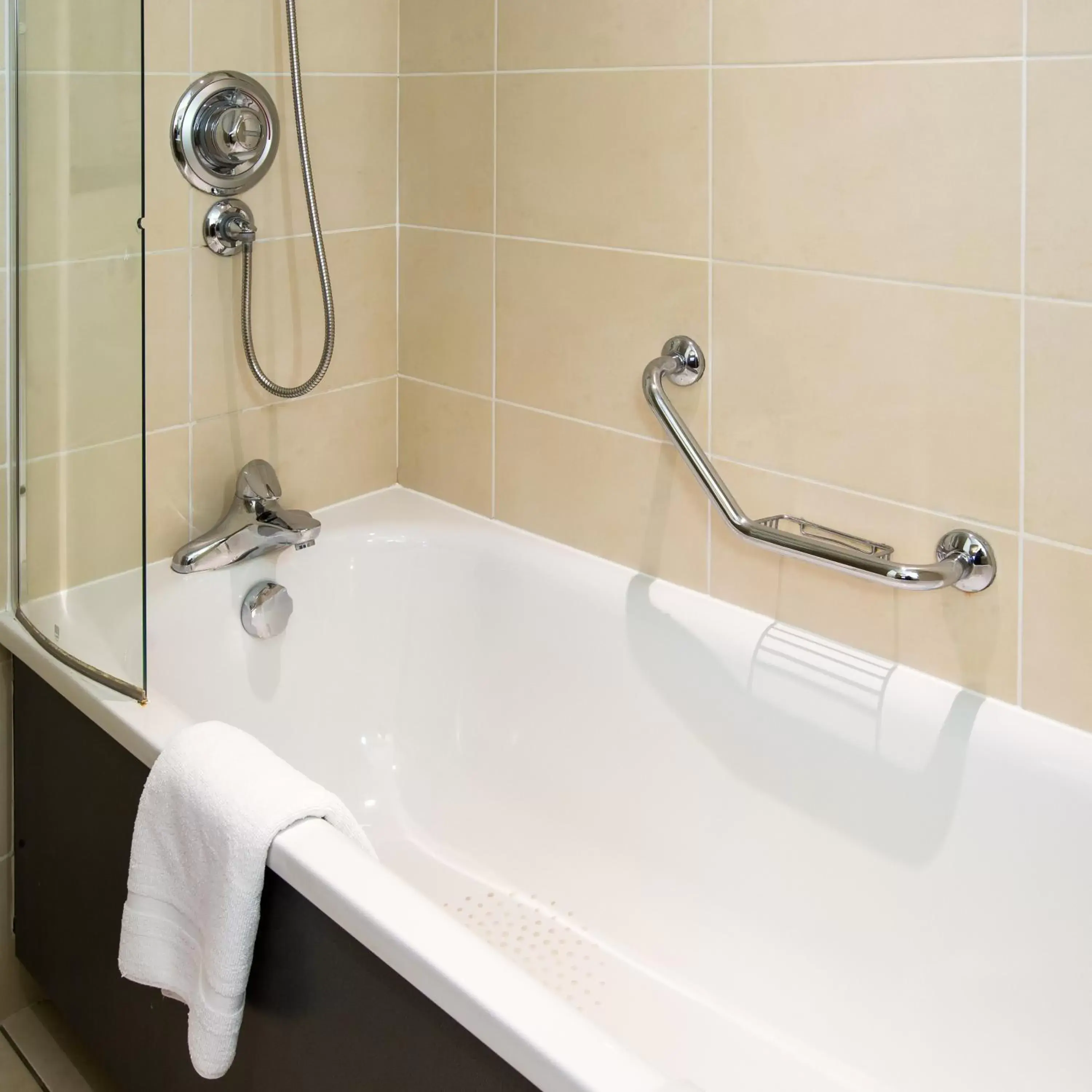 Shower, Bathroom in Bridgewood Manor Hotel & Spa