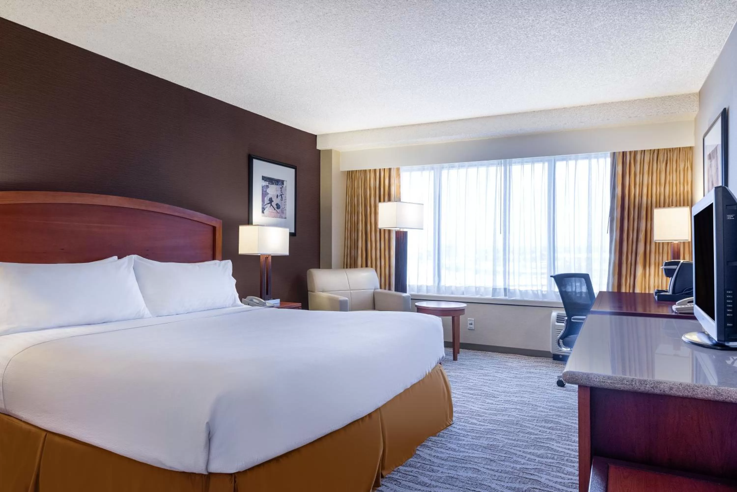 Photo of the whole room, Bed in Holiday Inn Los Angeles Gateway-Torrance by IHG