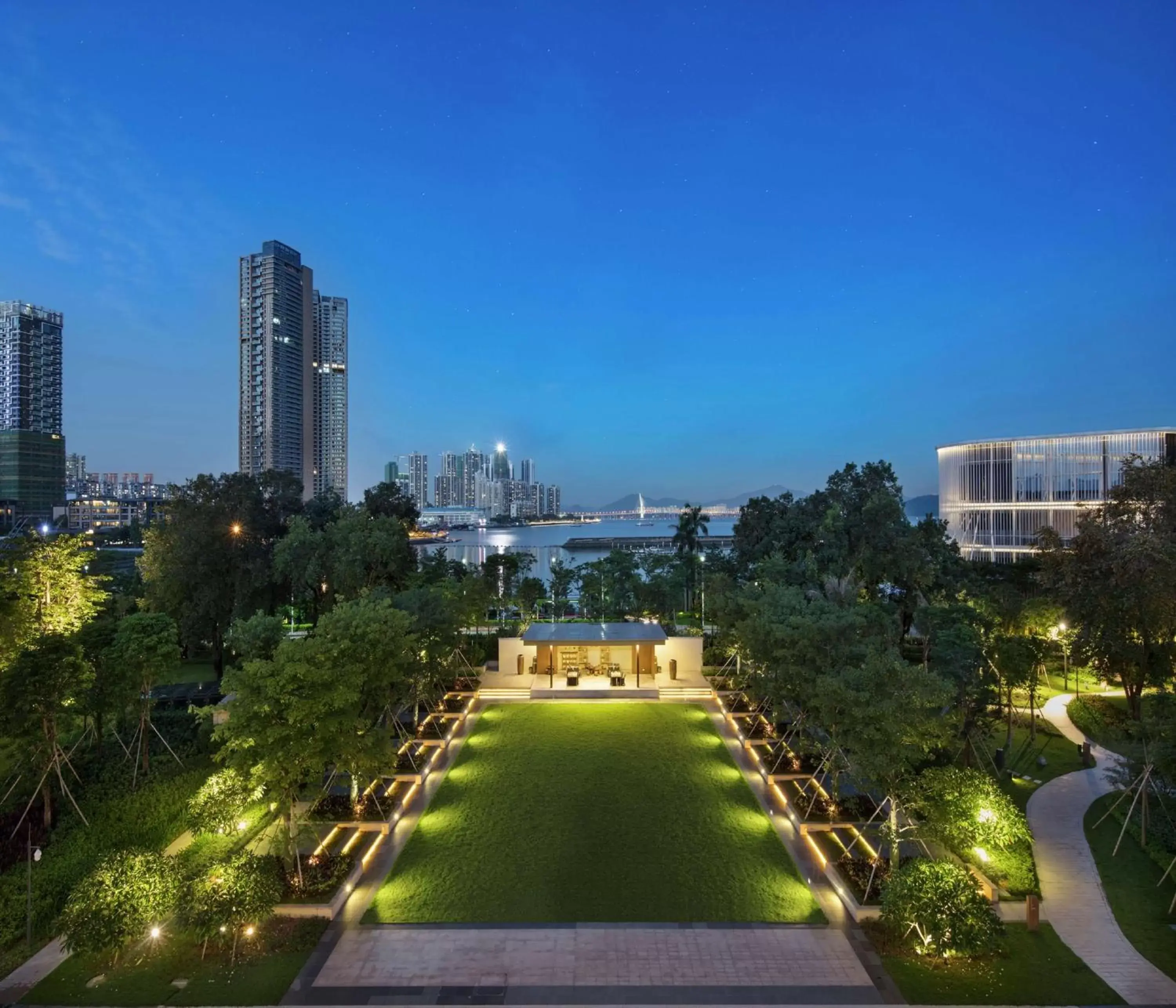 Property building, Pool View in Hilton Shenzhen Shekou Nanhai