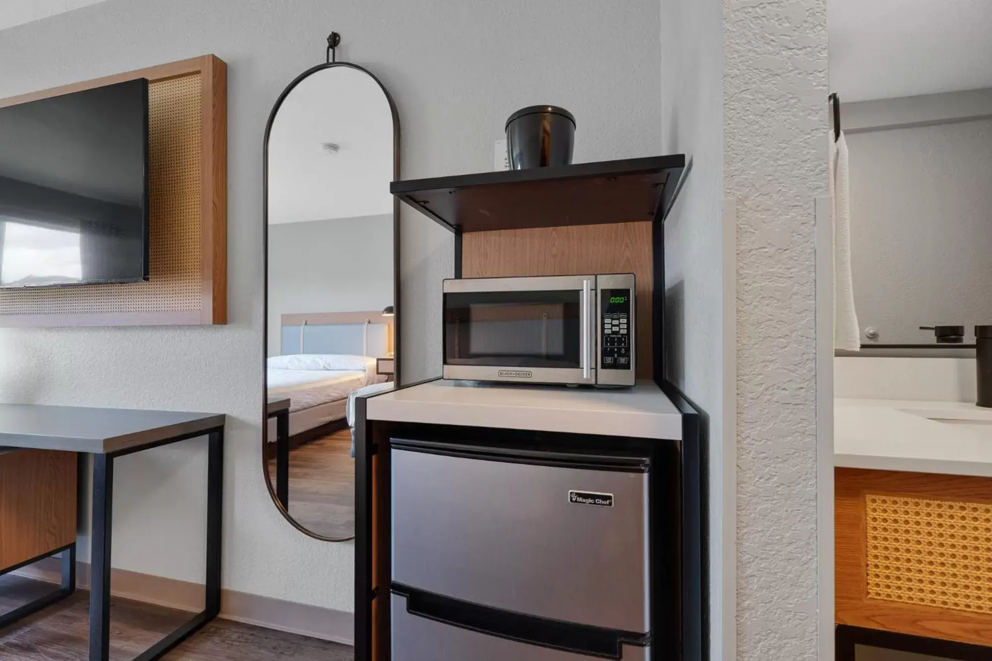 Kitchen/Kitchenette in Garibaldi Inn at the Bay