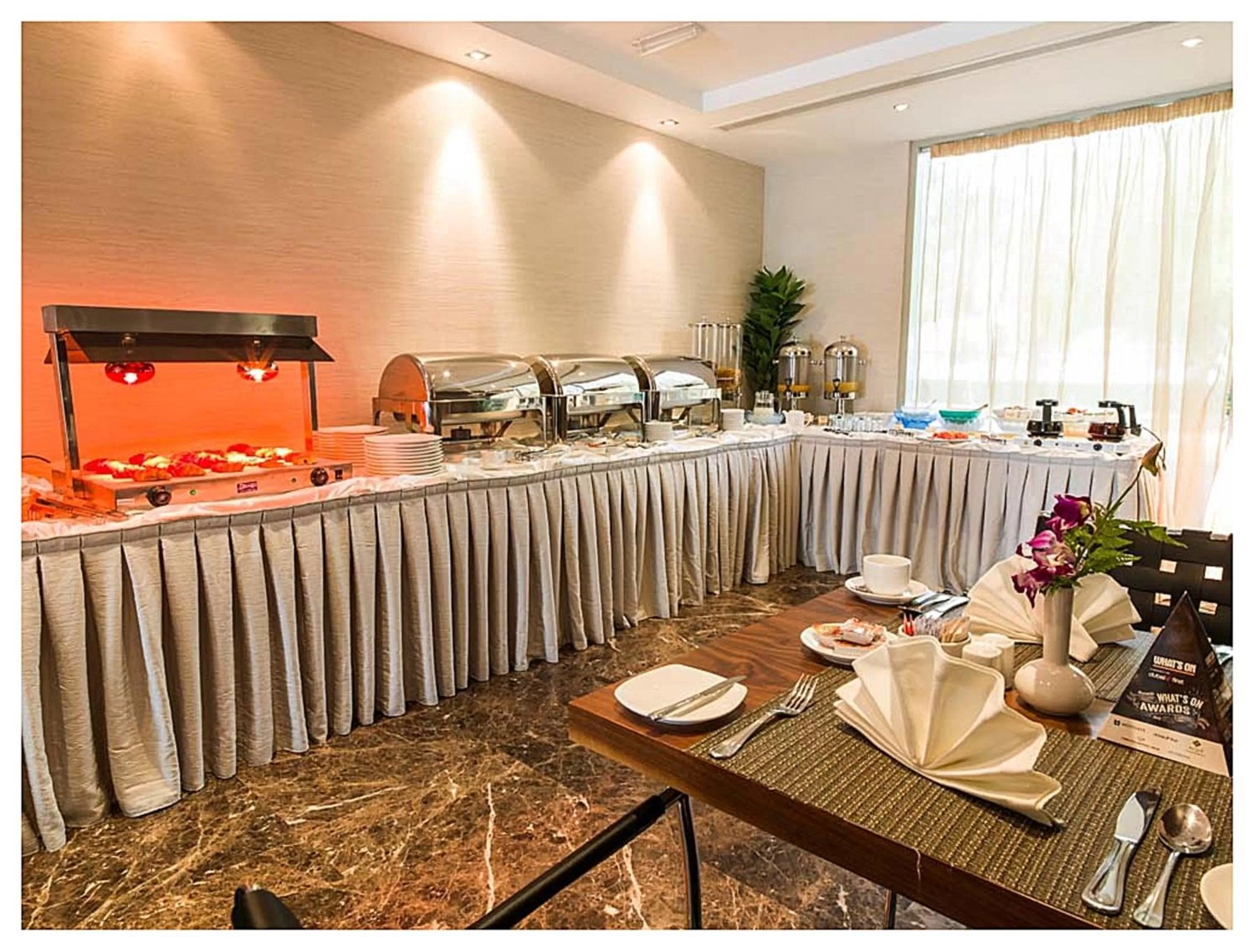 Restaurant/places to eat in Executive Suites Abu Dhabi