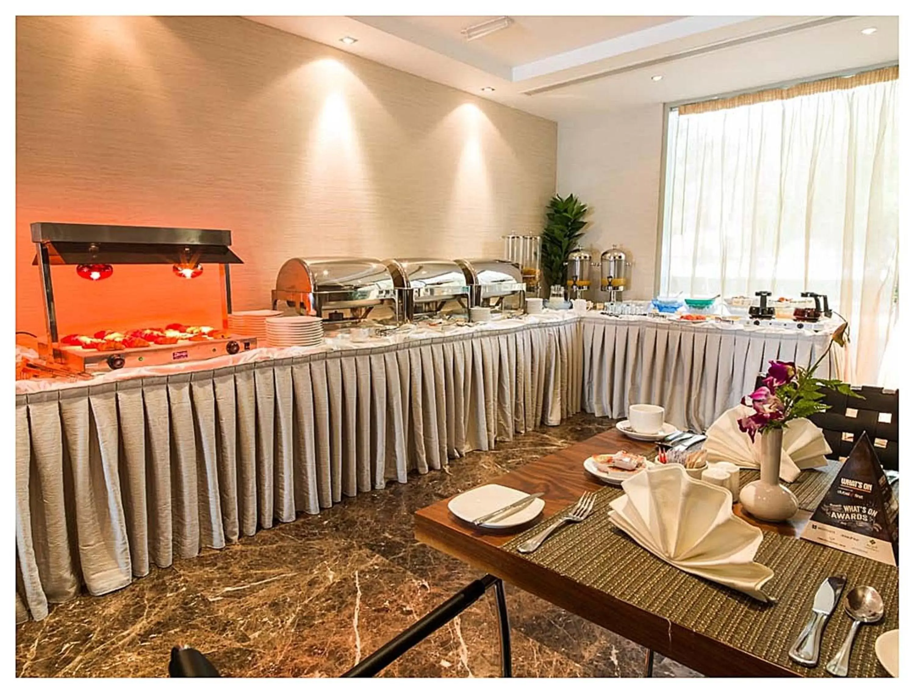 Restaurant/Places to Eat in Executive Suites