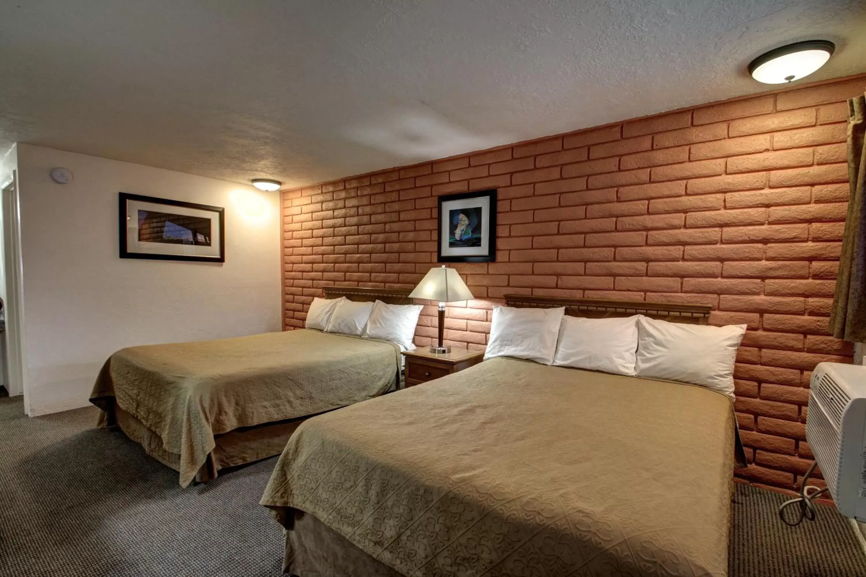 Bedroom, Bed in Country Inn Beaver Utah