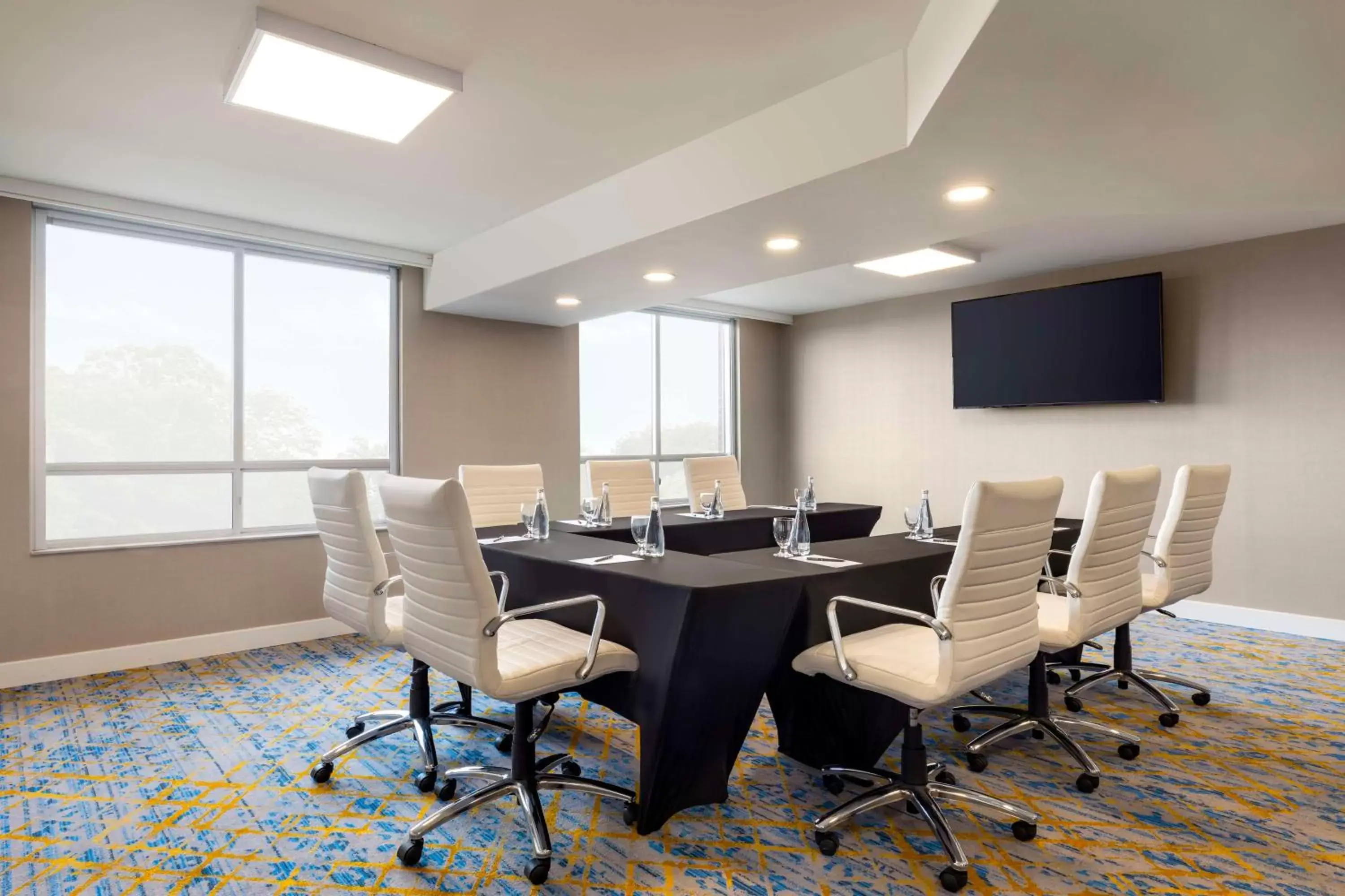 Meeting/conference room in Embassy Suites By Hilton Toronto Airport