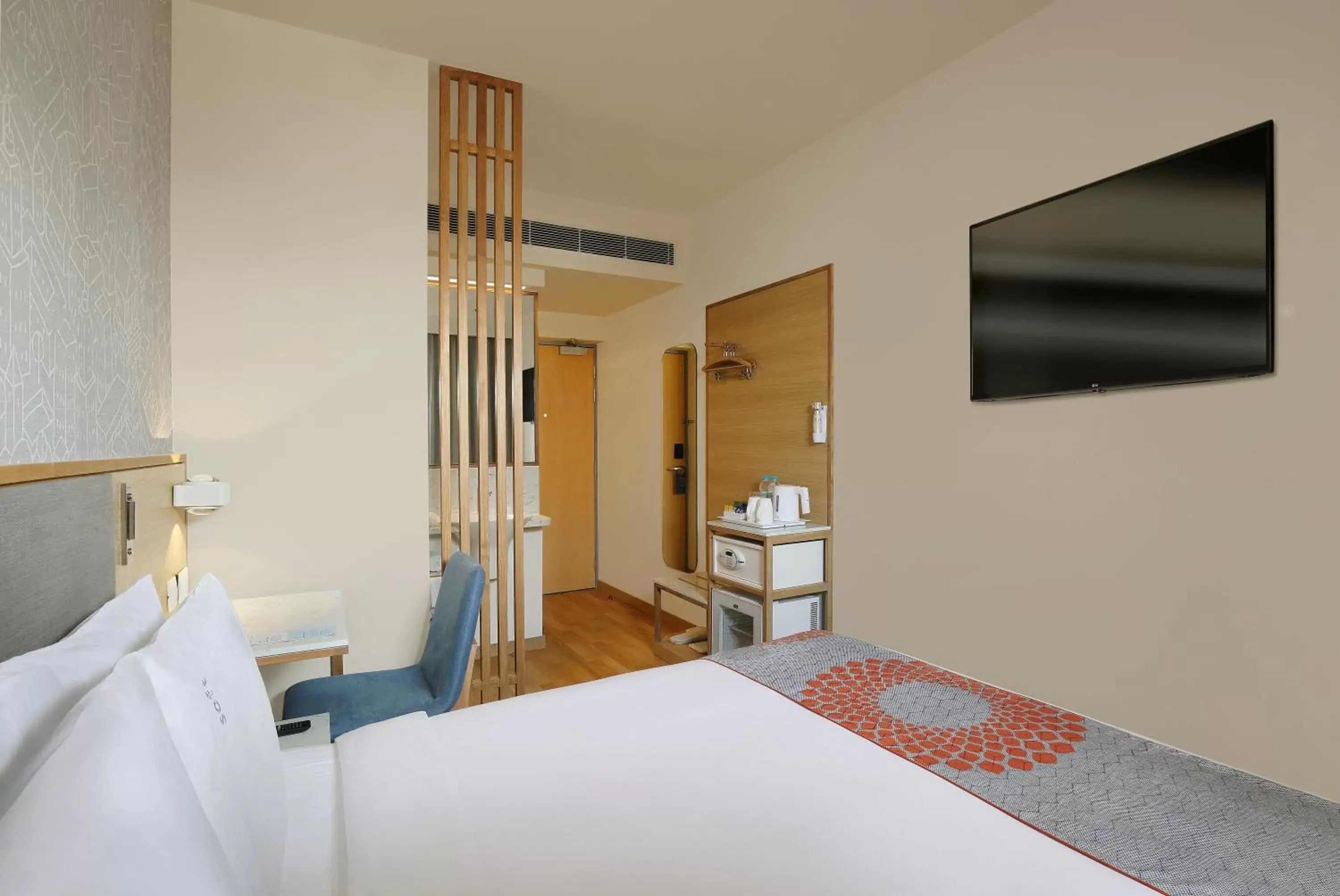 Bedroom in Holiday Inn Express Pune Hinjewadi, an IHG Hotel