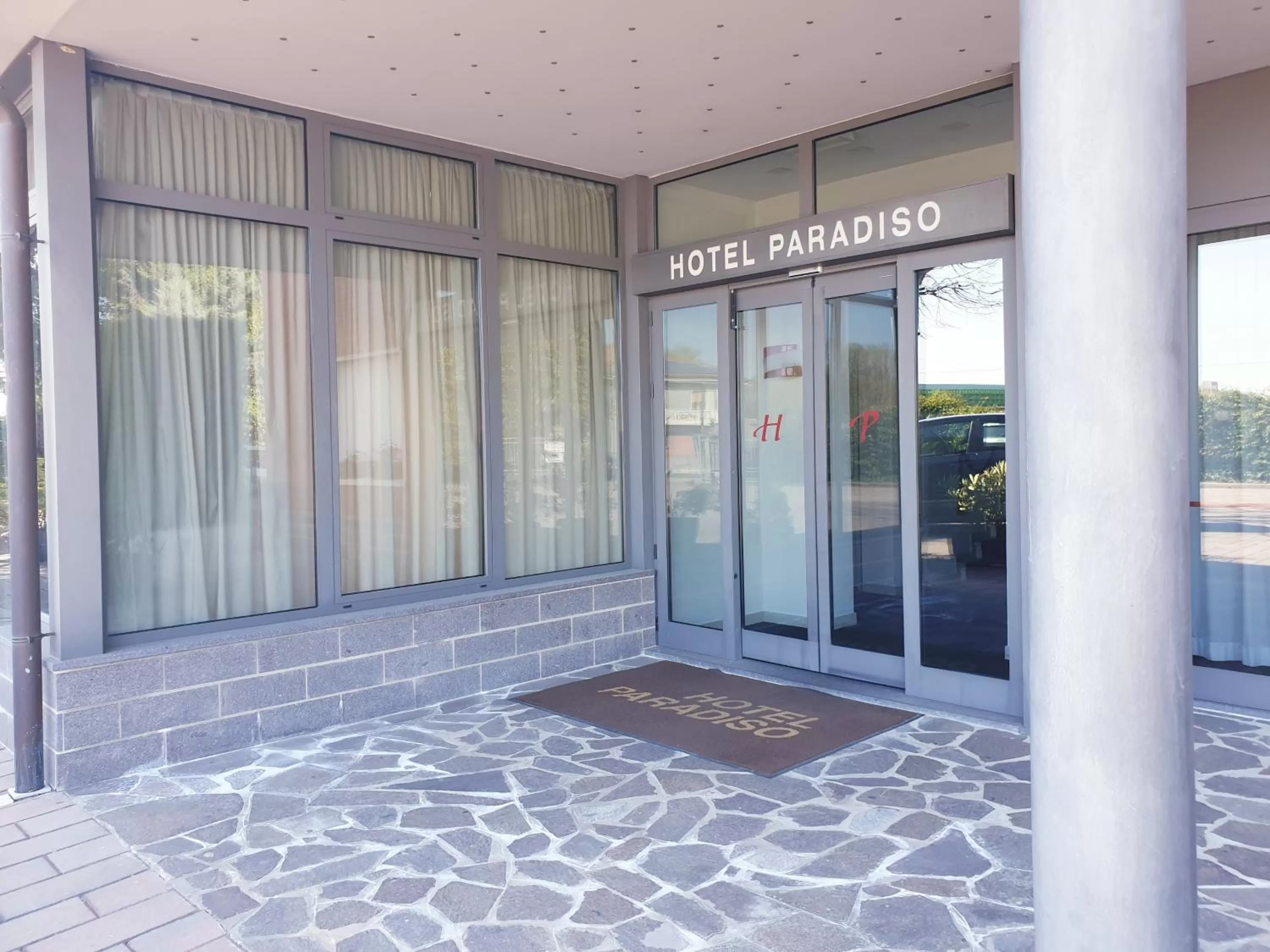 Facade/entrance in HOTEL PARADISO