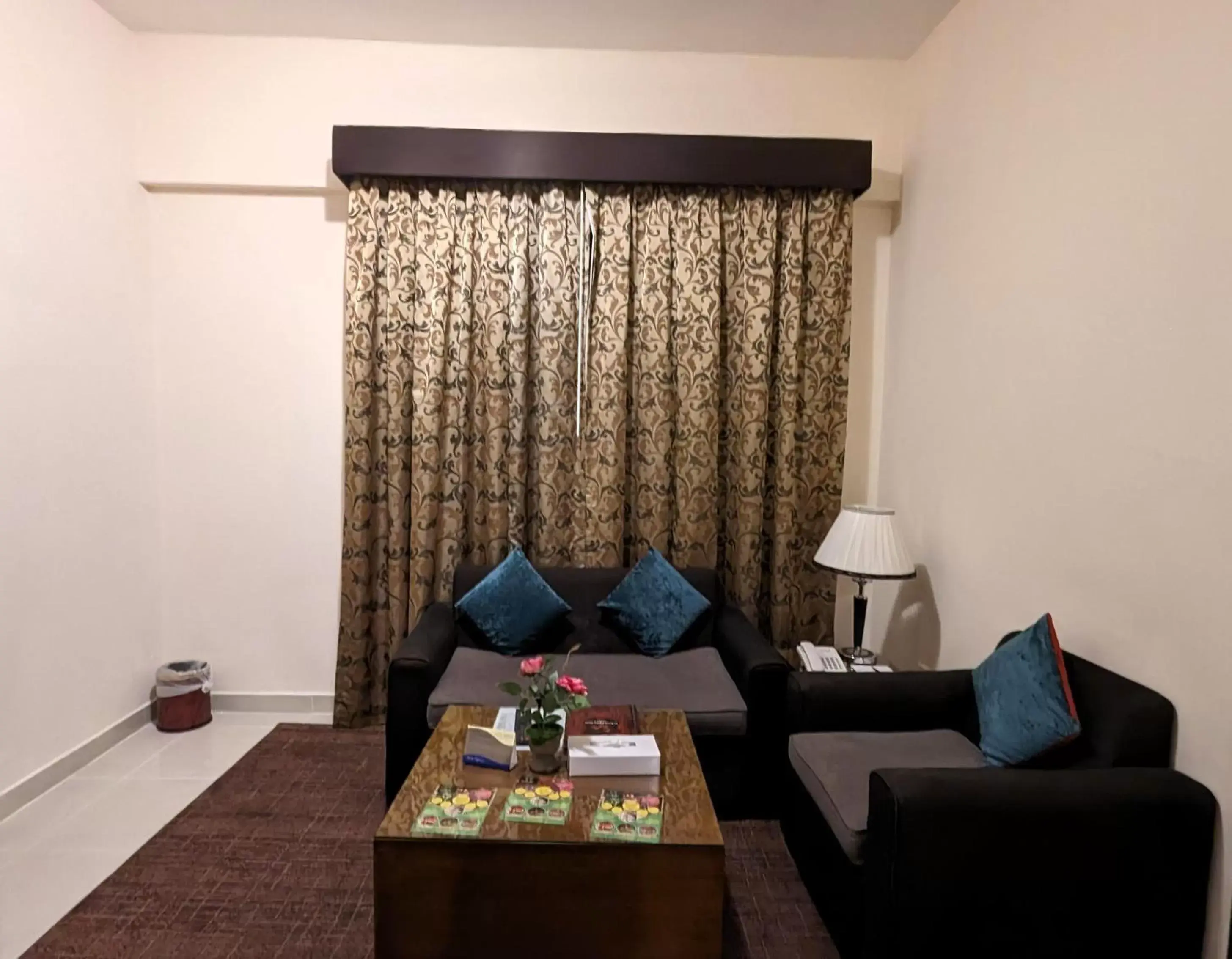 Living room, Seating Area in City Tower Hotel