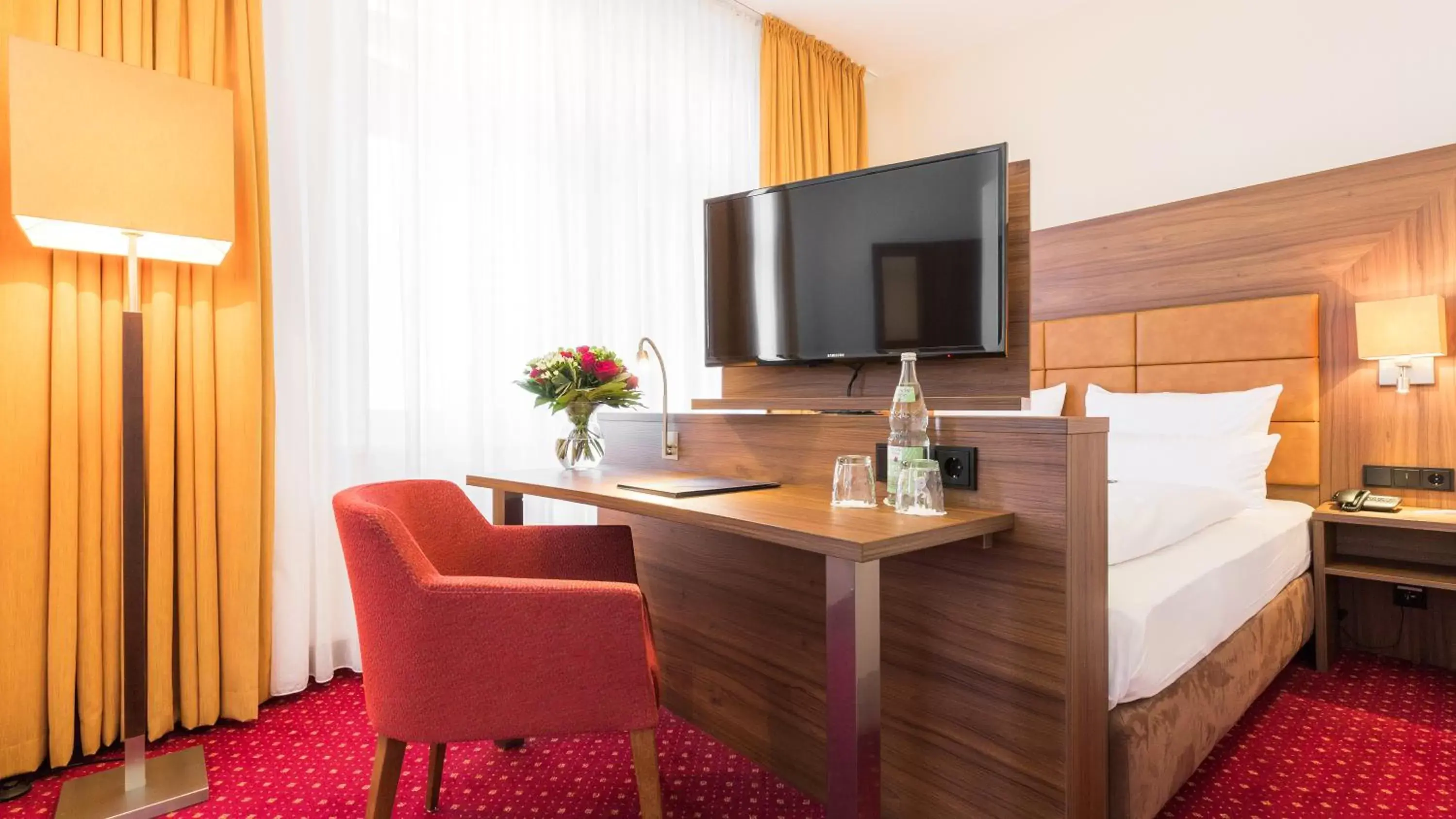 Photo of the whole room, TV/Entertainment Center in Hotel Fürst Bismarck