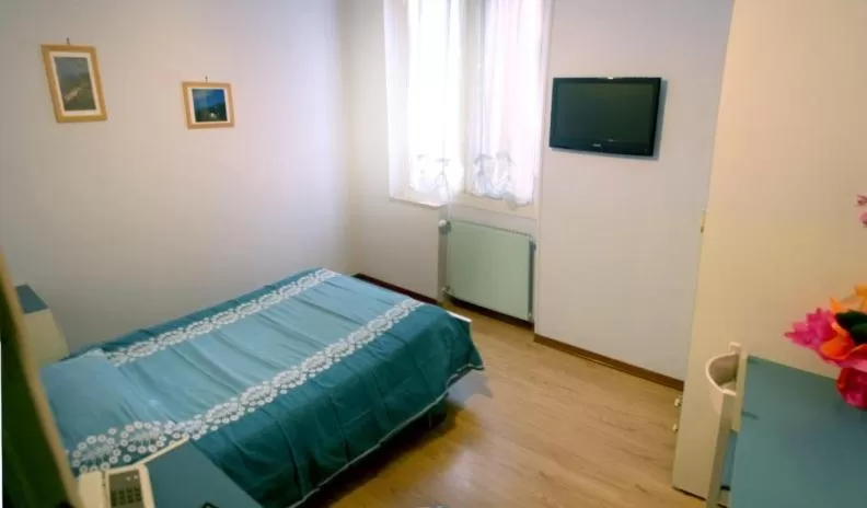 Photo of the whole room, Bed in Albergo Savoia