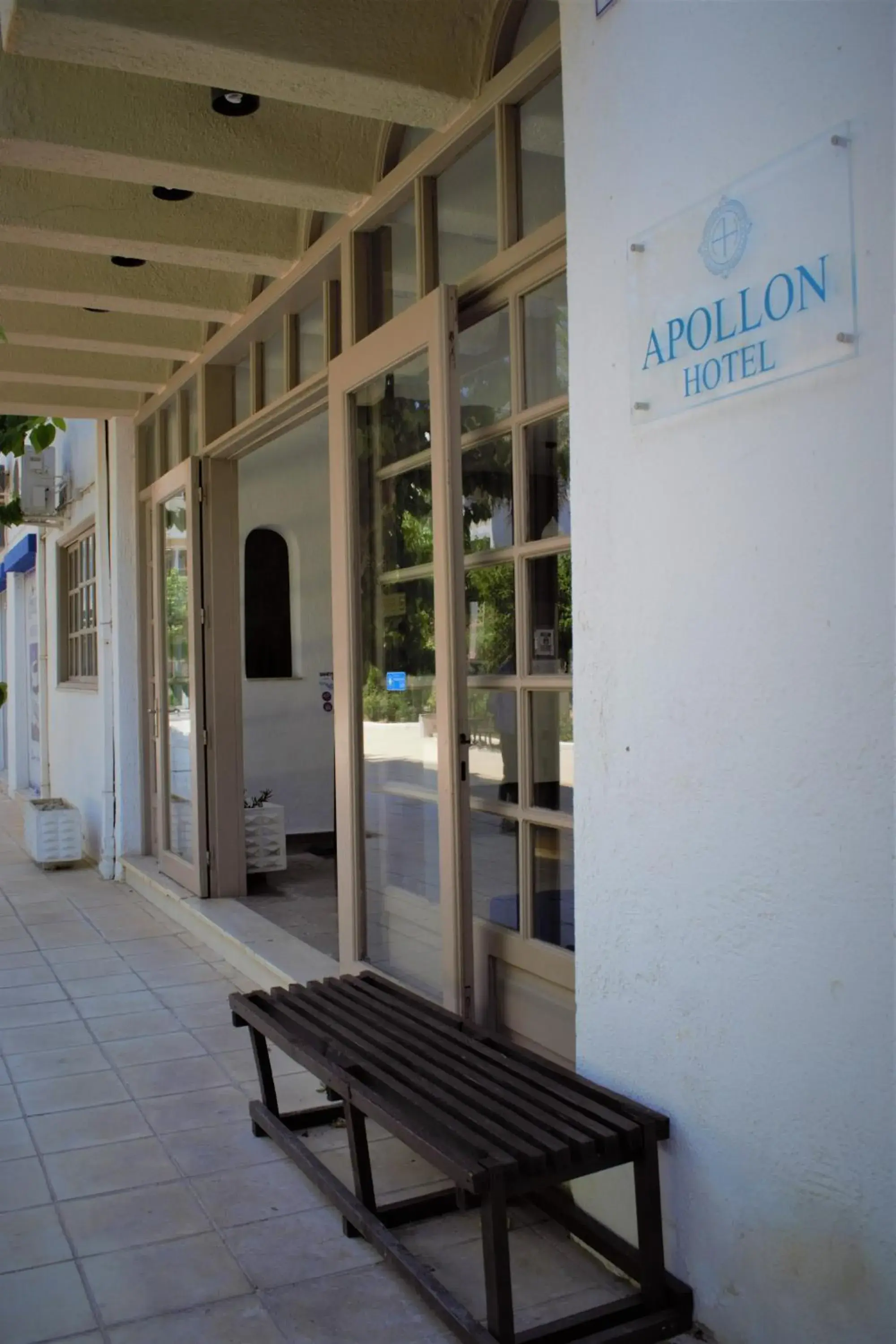 Facade/entrance in Apollon Hotel