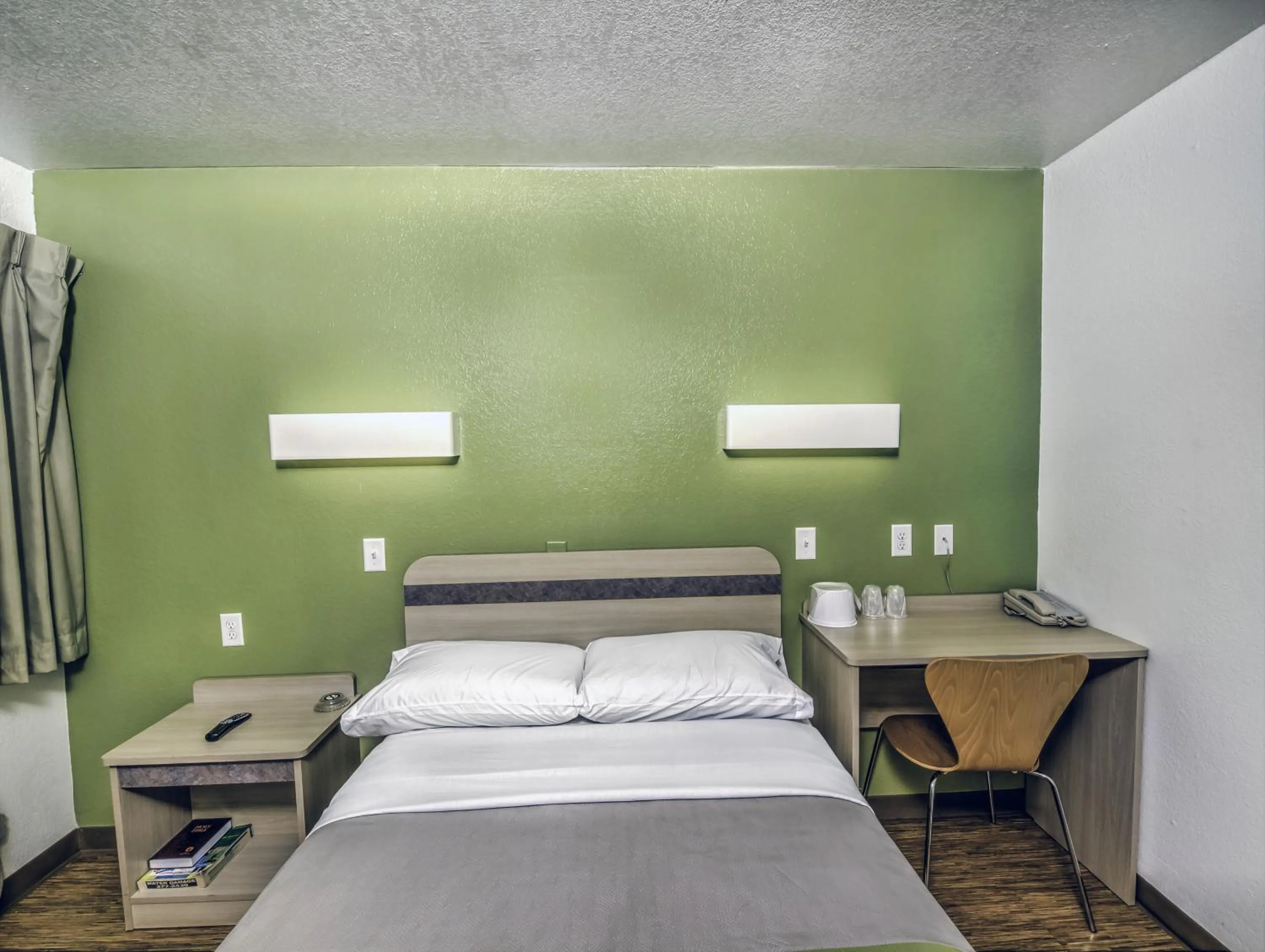 Bedroom, Bed in Motel 6 Colorado Springs, CO – South/Metro Area