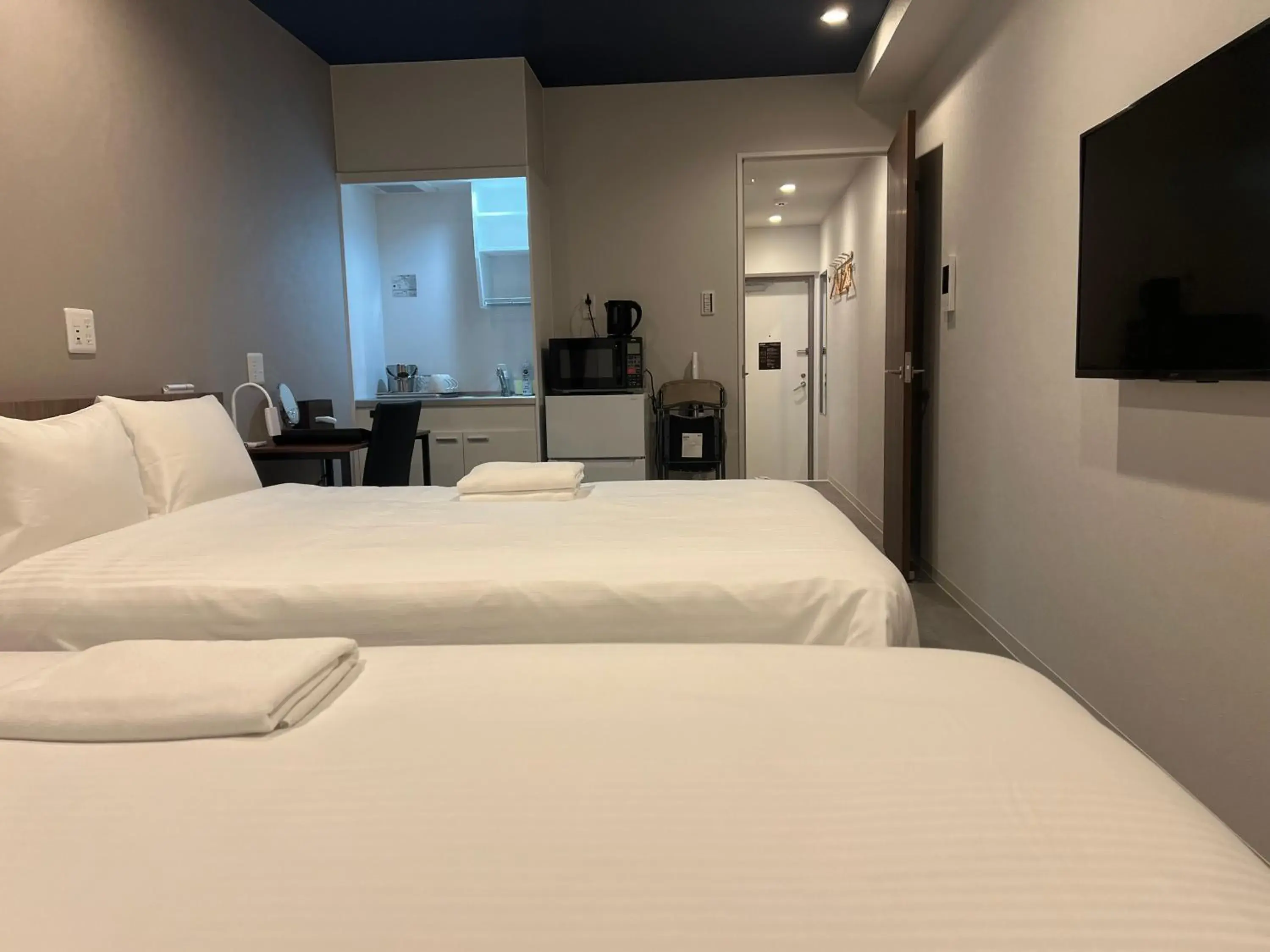 Bed in Kariyushi COndominium Resort Naha Living Inn Asahibashiekimae Annex and Premier