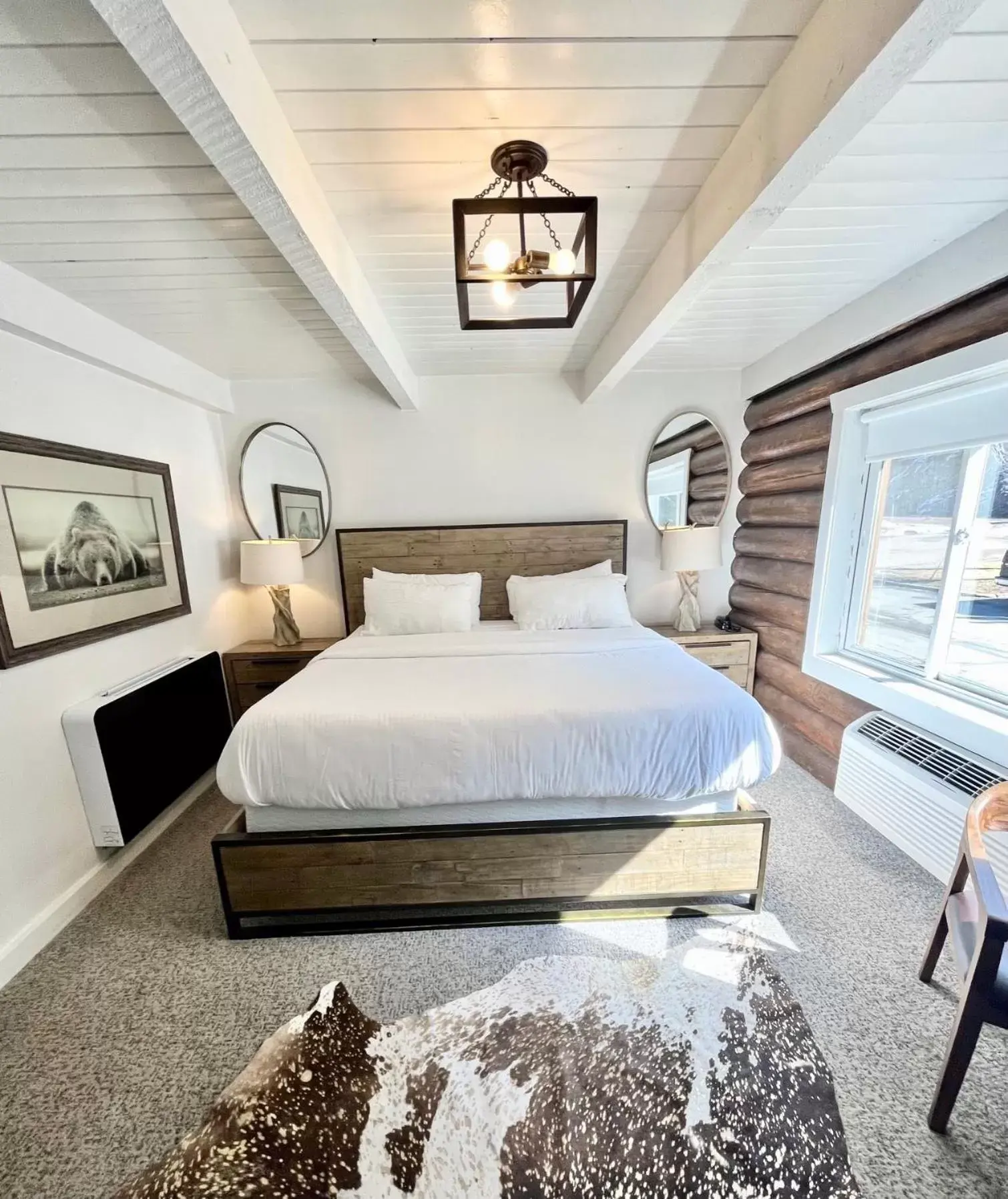 Bedroom, Bed in Alaskan Inn and Spa