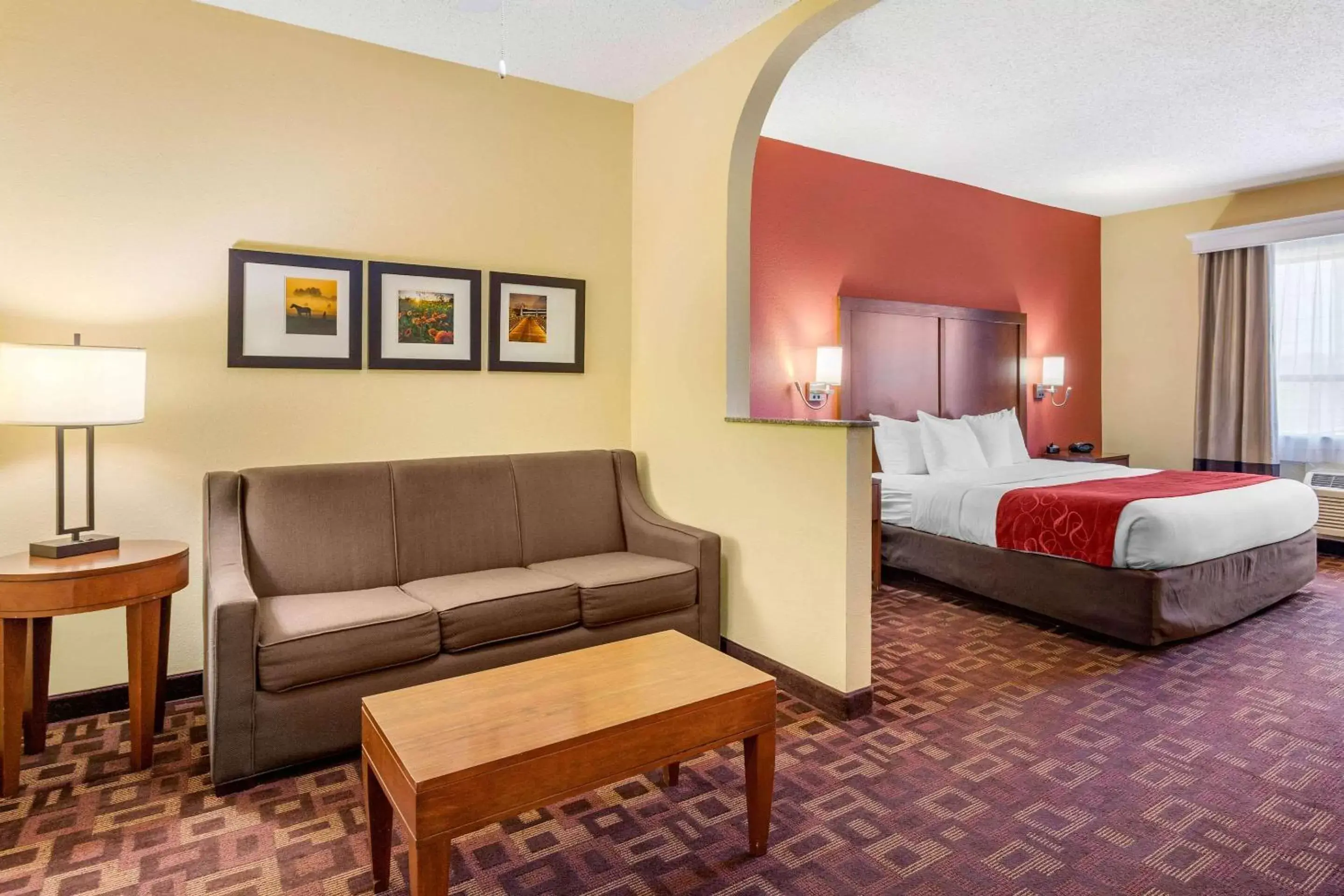 Photo of the whole room in Comfort Suites Houston Galleria