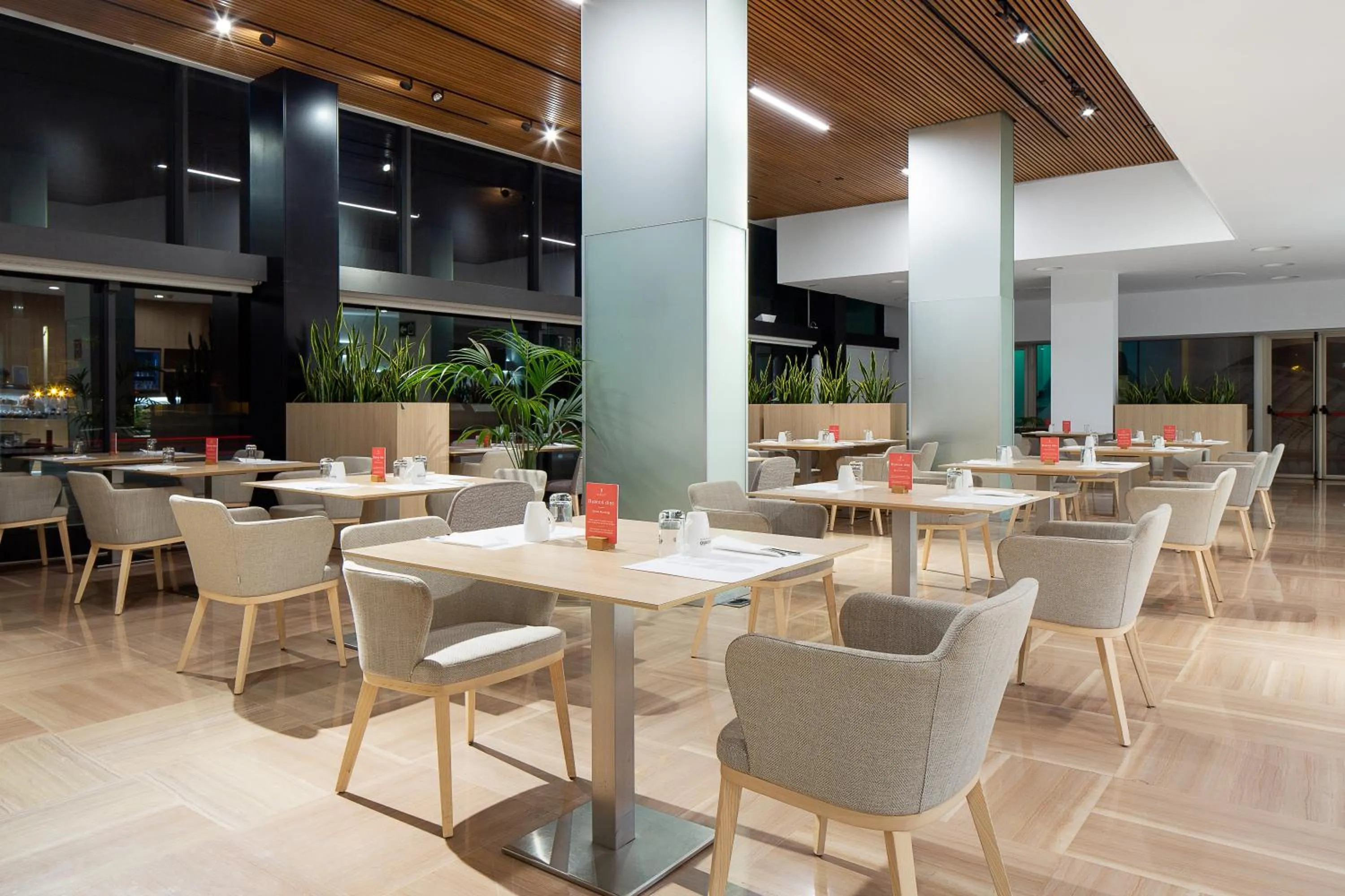 Restaurant/places to eat in Barceló Valencia