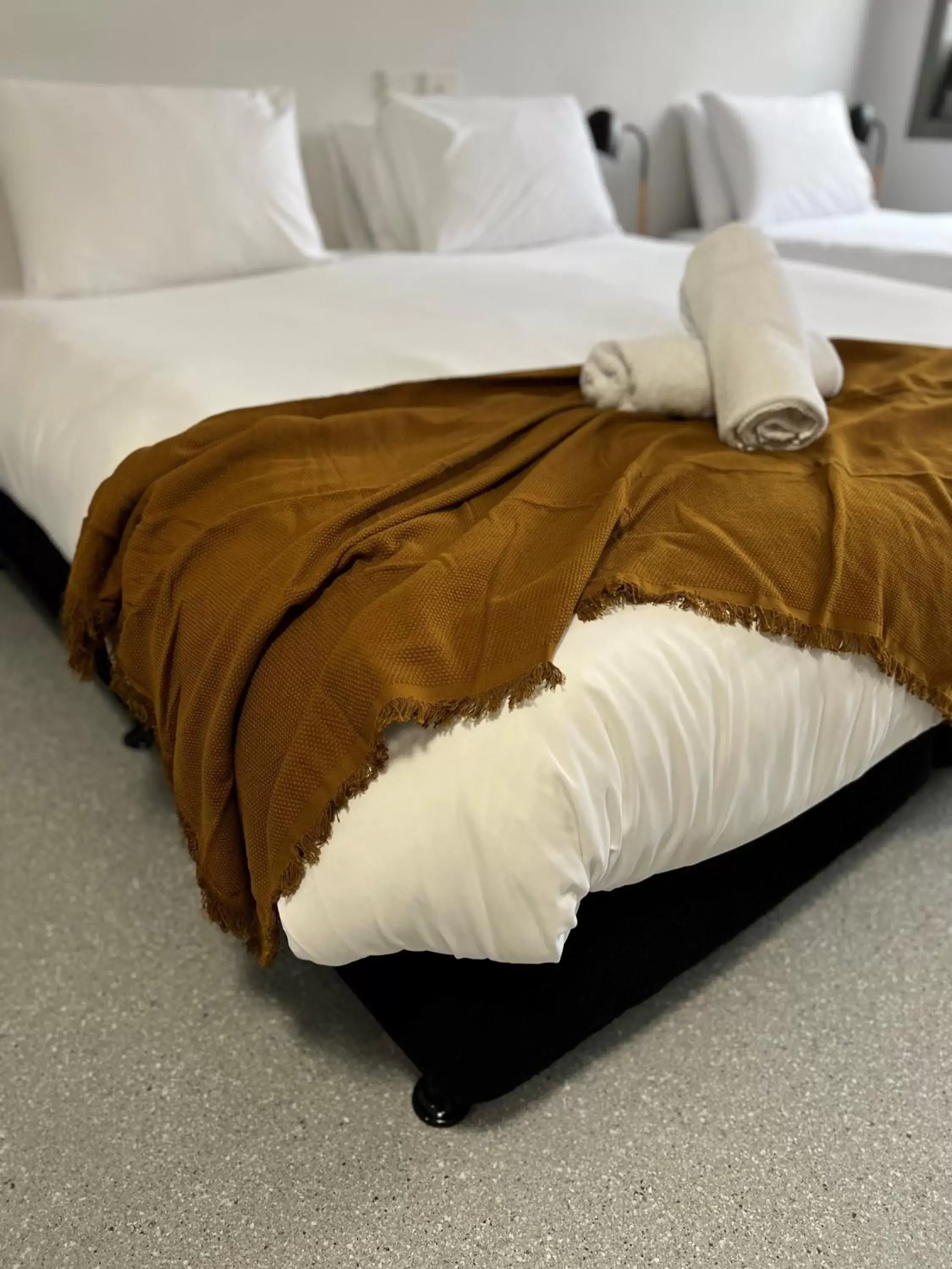 Bed in Comfort Inn Centrepoint Motel