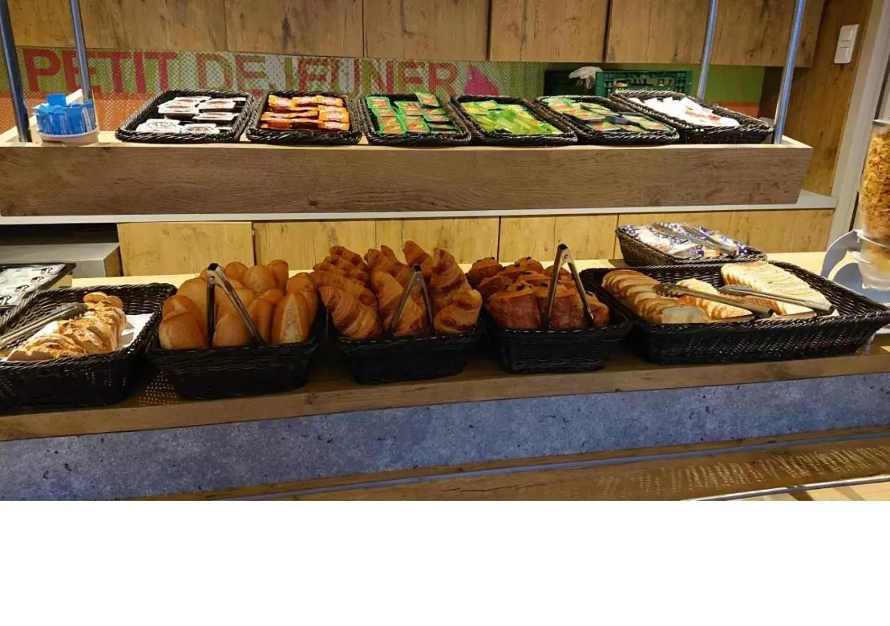 Buffet breakfast in Hotel Ibis Budget Montpellier Centre Millenaire -