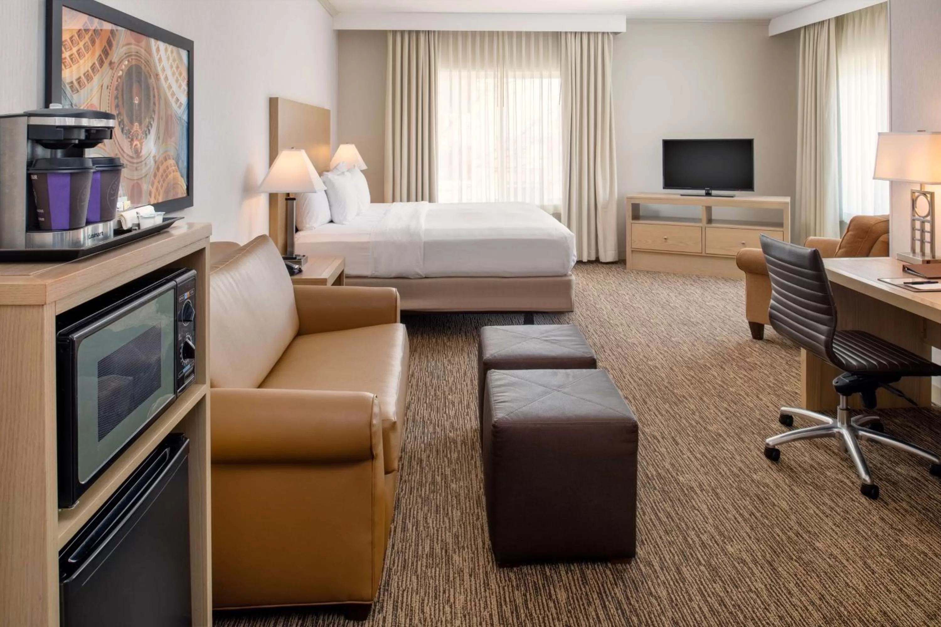 King Room with Bath Tub - Disability Access in DoubleTree by Hilton Olympia