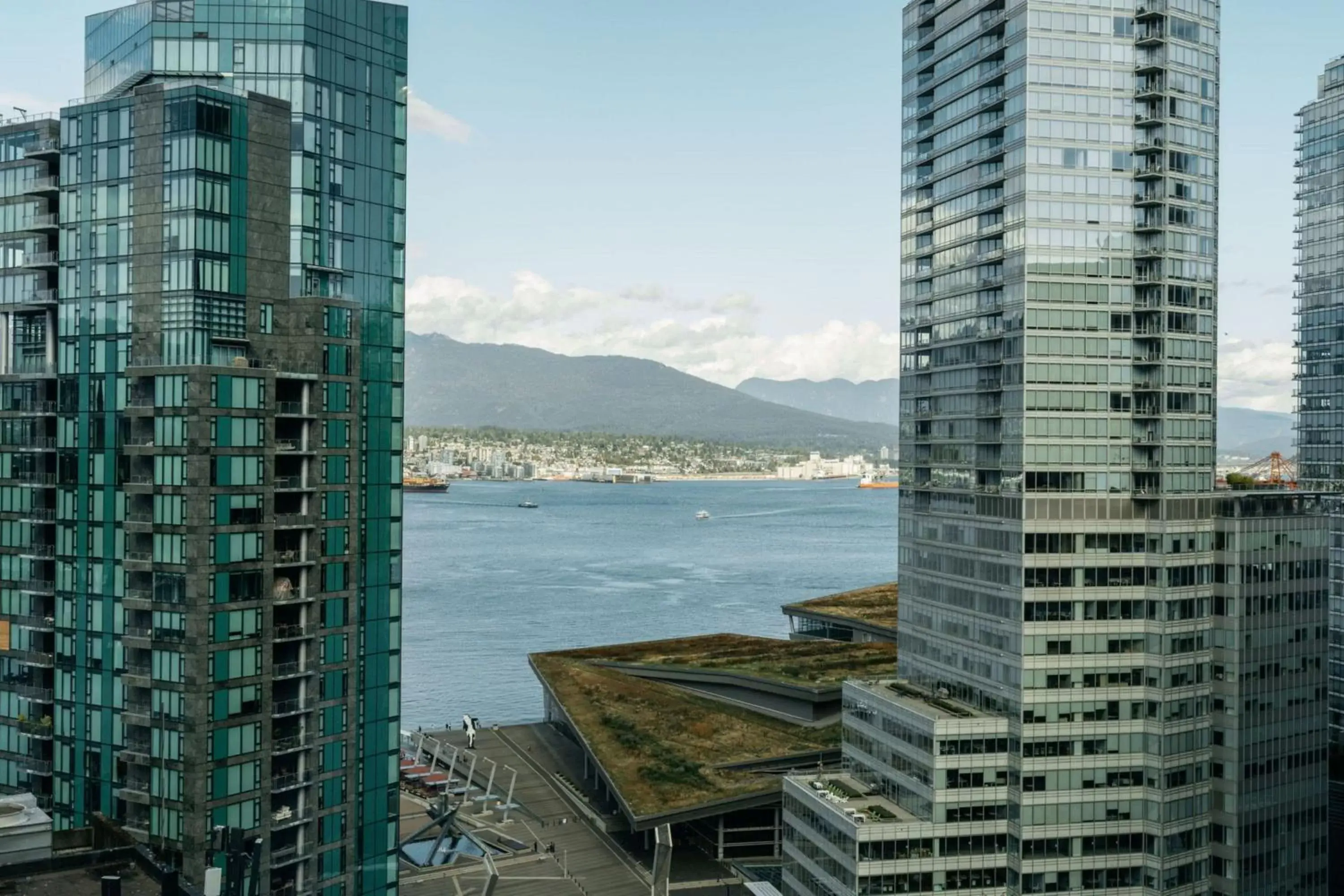 Property building in Vancouver Marriott Pinnacle Downtown Hotel