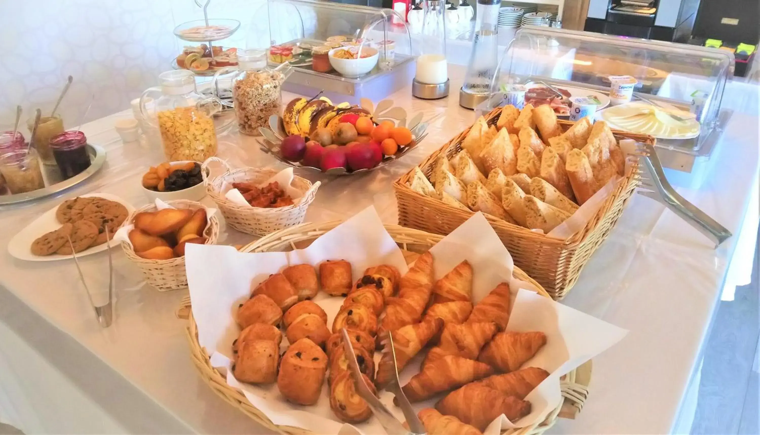 Breakfast in Hotel Les Jardins de Bormes