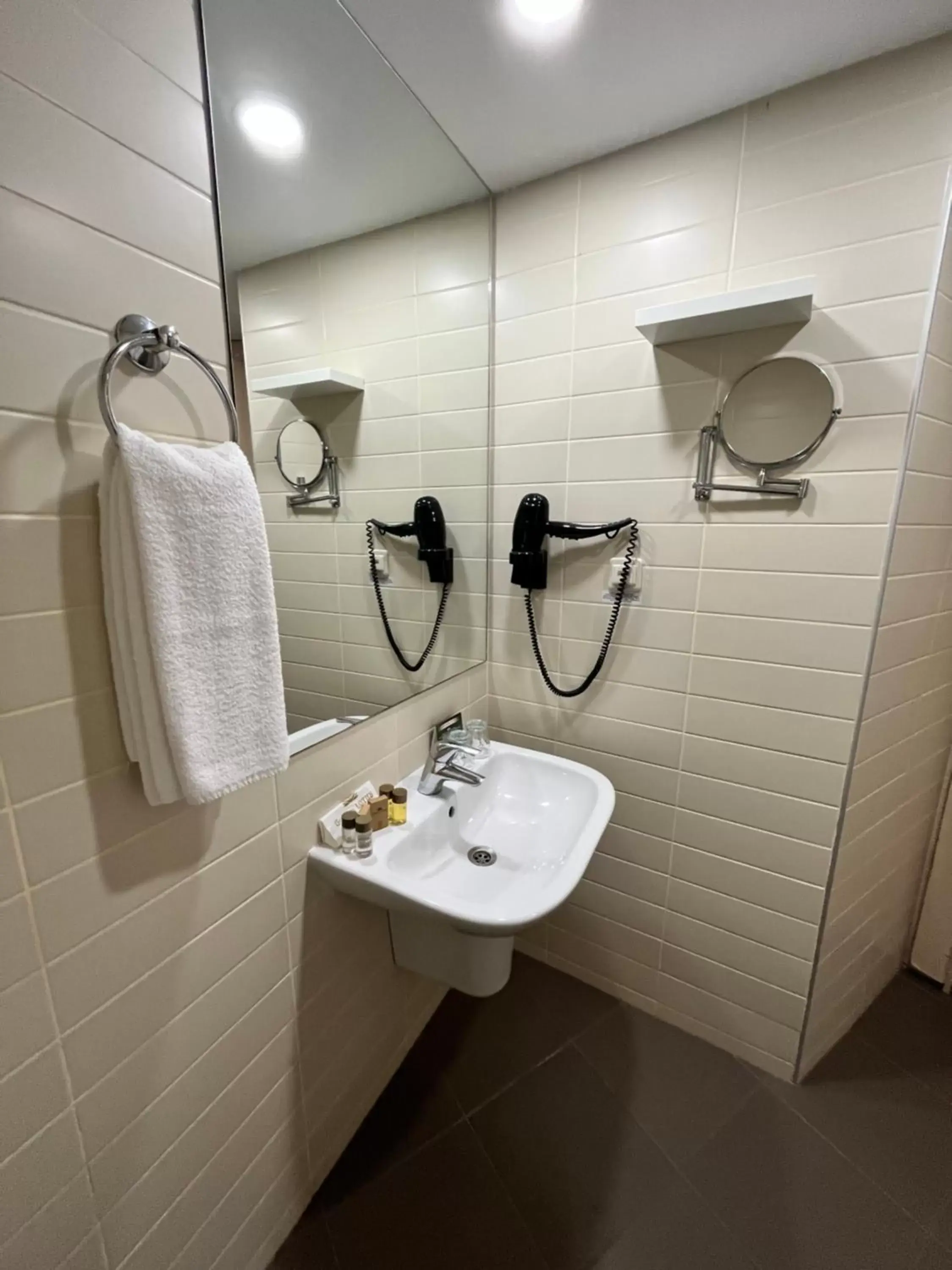 Bathroom in Golden Lotus Hotel