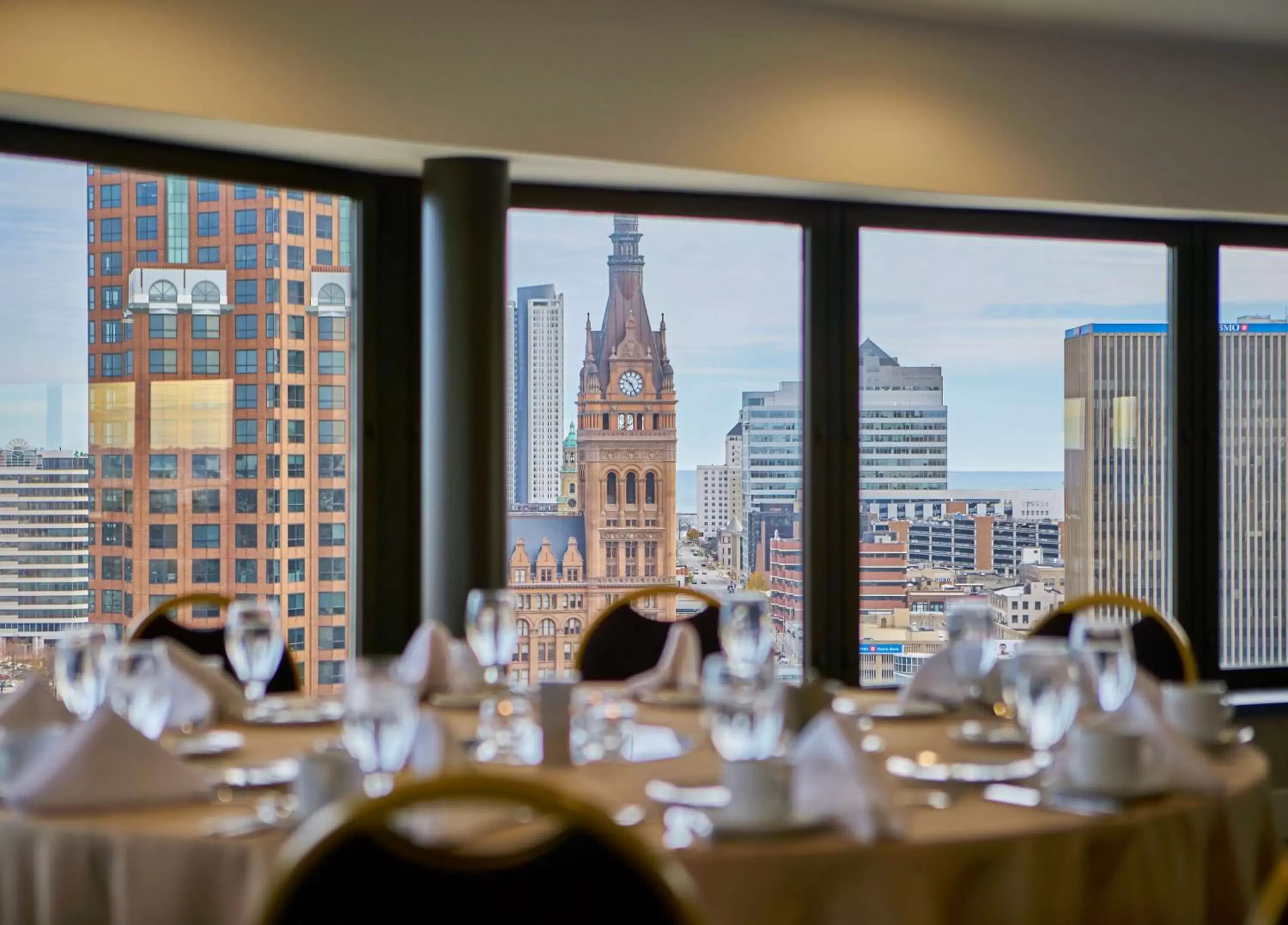 Meeting/conference room, Restaurant/Places to Eat in Hyatt Regency Milwaukee