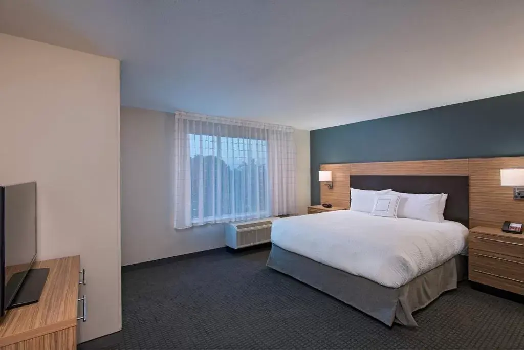 Bed in TownePlace Suites by Marriott Lakeland