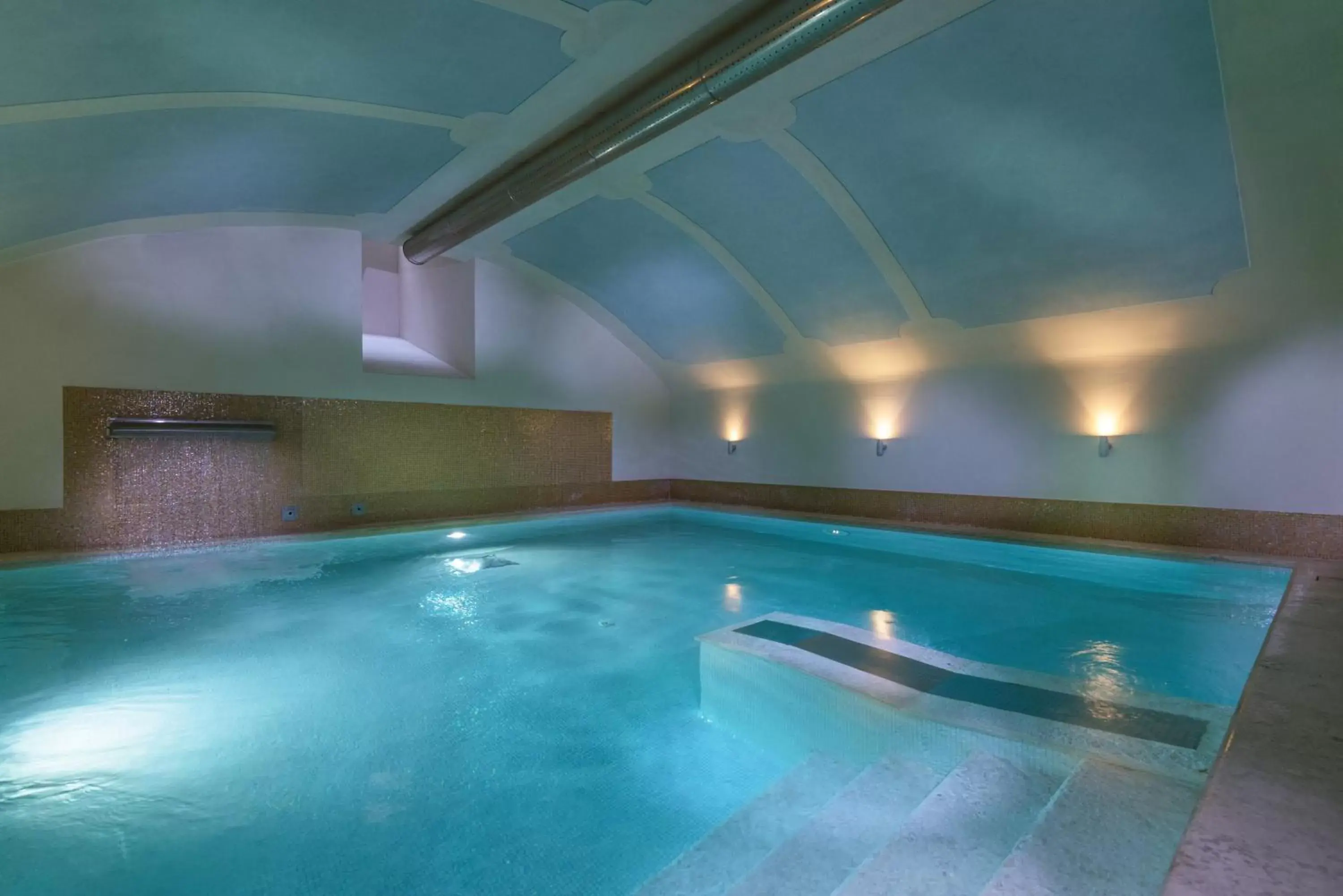 Activities, Swimming Pool in Hotel Palazzo San Lorenzo & Spa