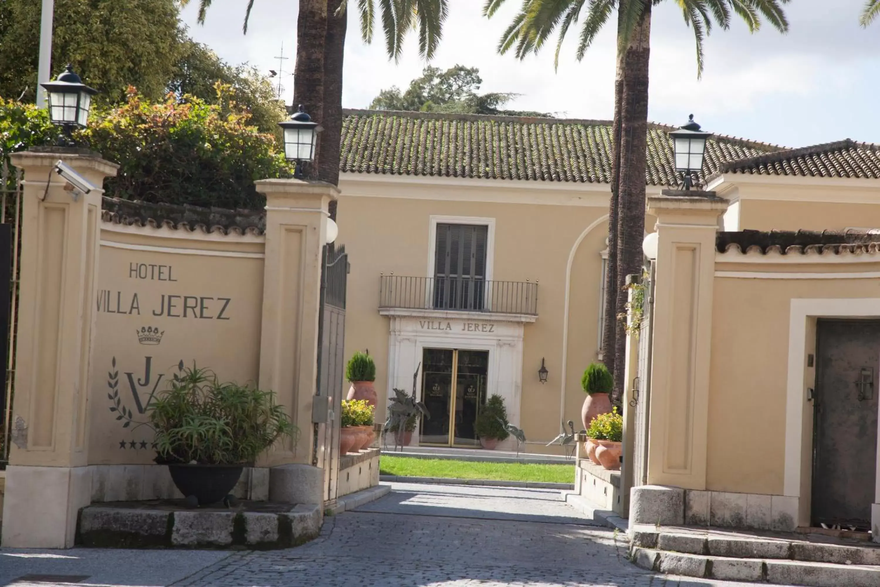 Facade/entrance, Property Building in Villa Jerez