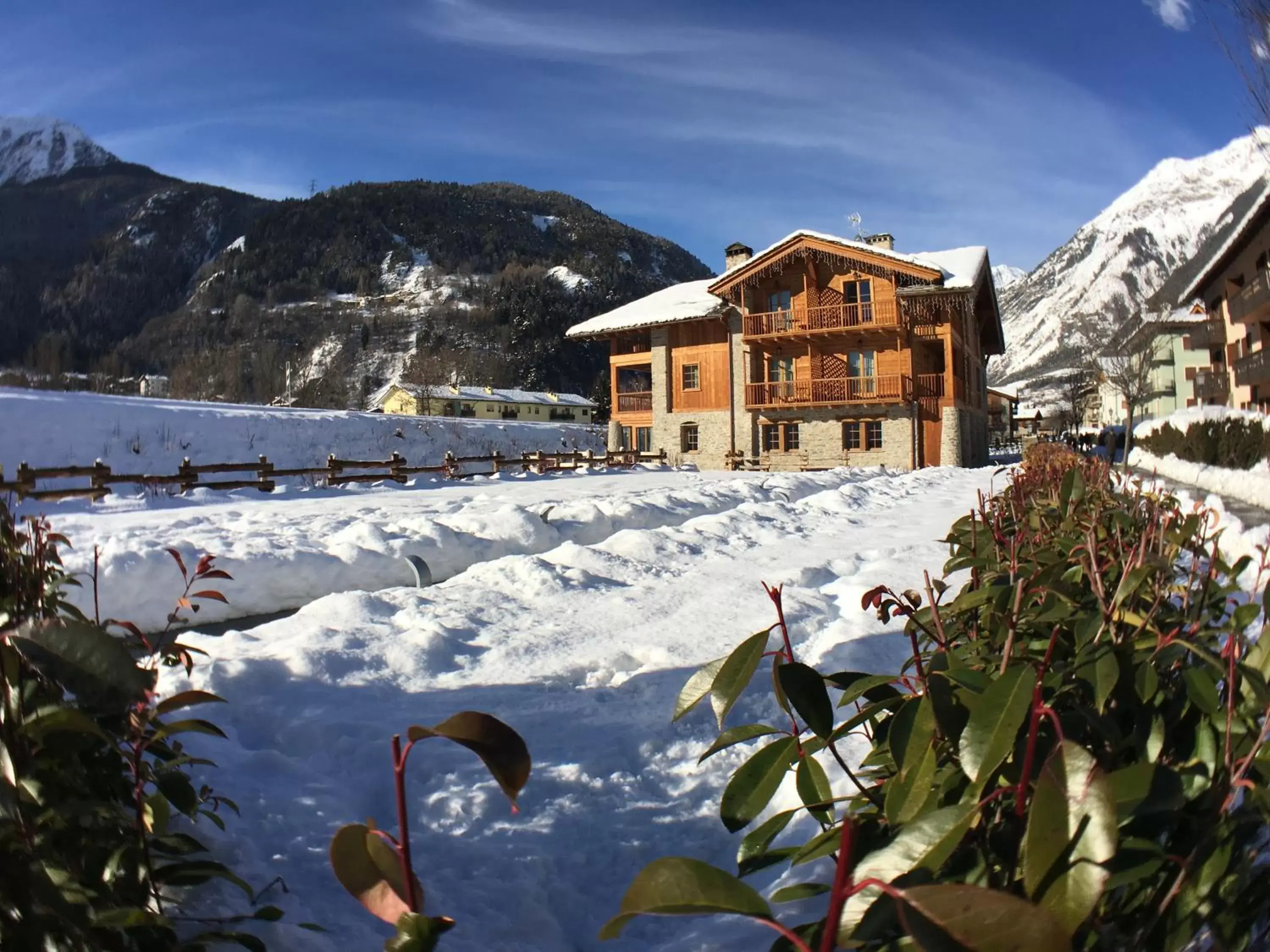 Property building, Winter in Hotel Les Montagnards