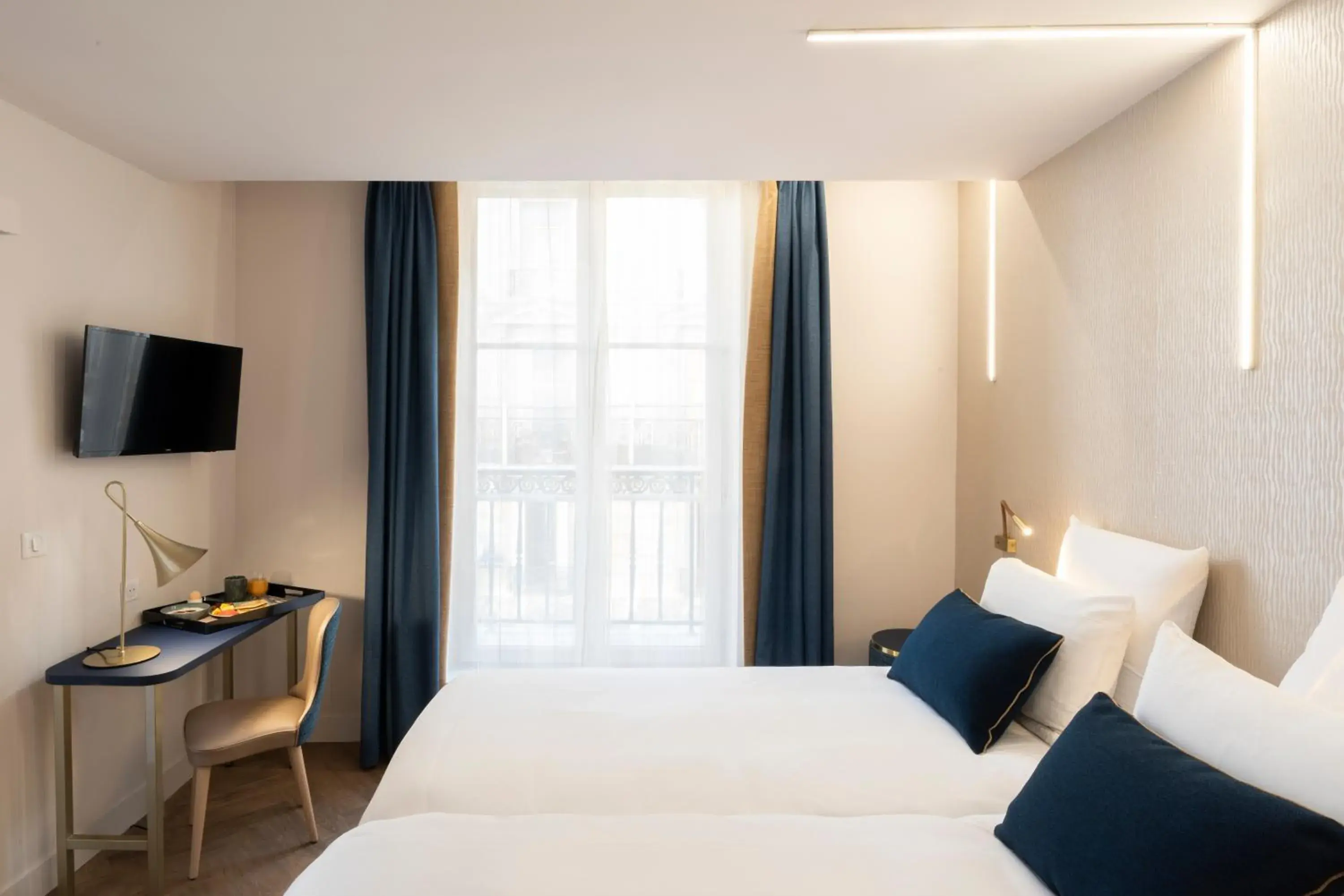 Bedroom, Bed in Mercure Paris Opera Lafayette Hotel