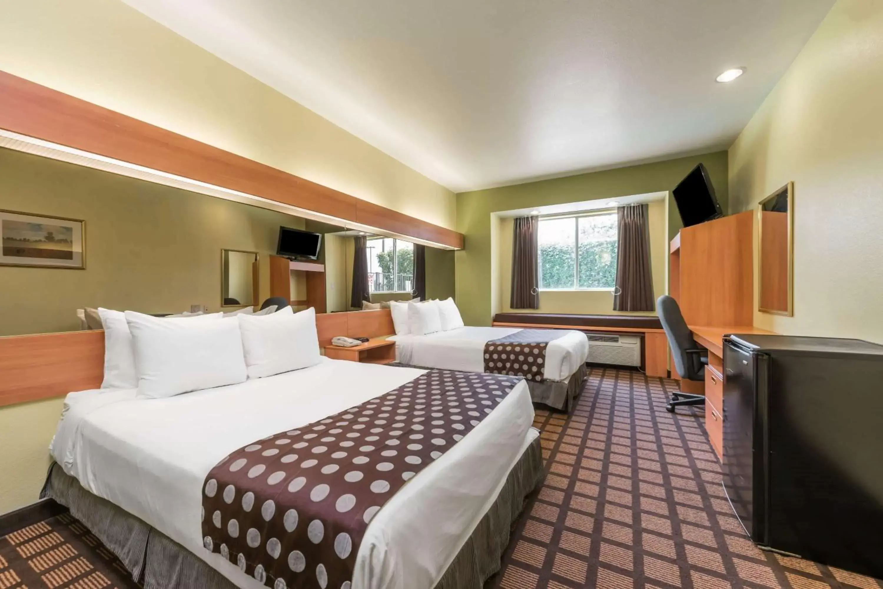 Photo of the whole room, Bed in Microtel Inn & Suites by Wyndham Ft. Worth North/At Fossil