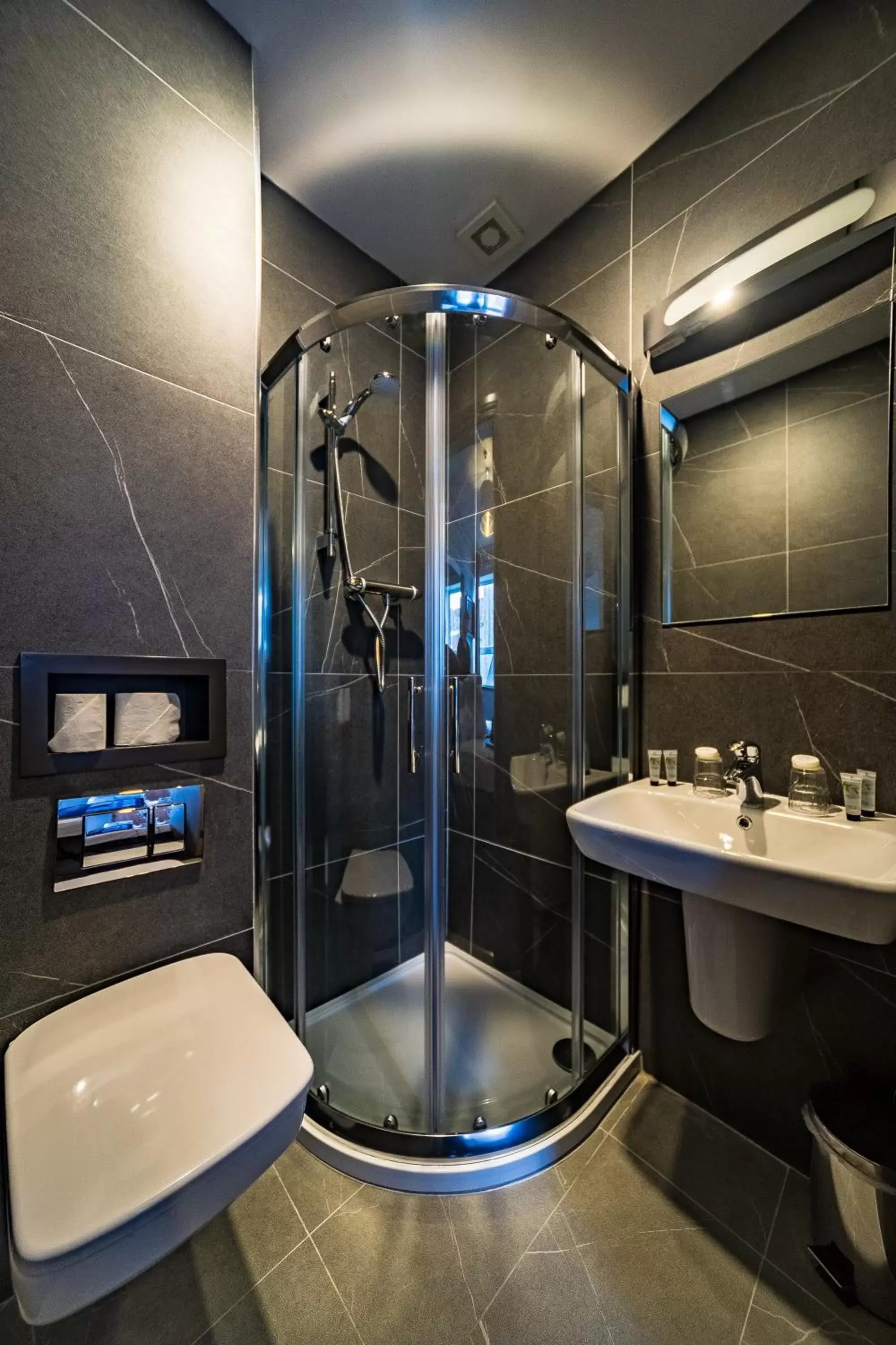 Shower, Bathroom in The Old Quarter Townhouse