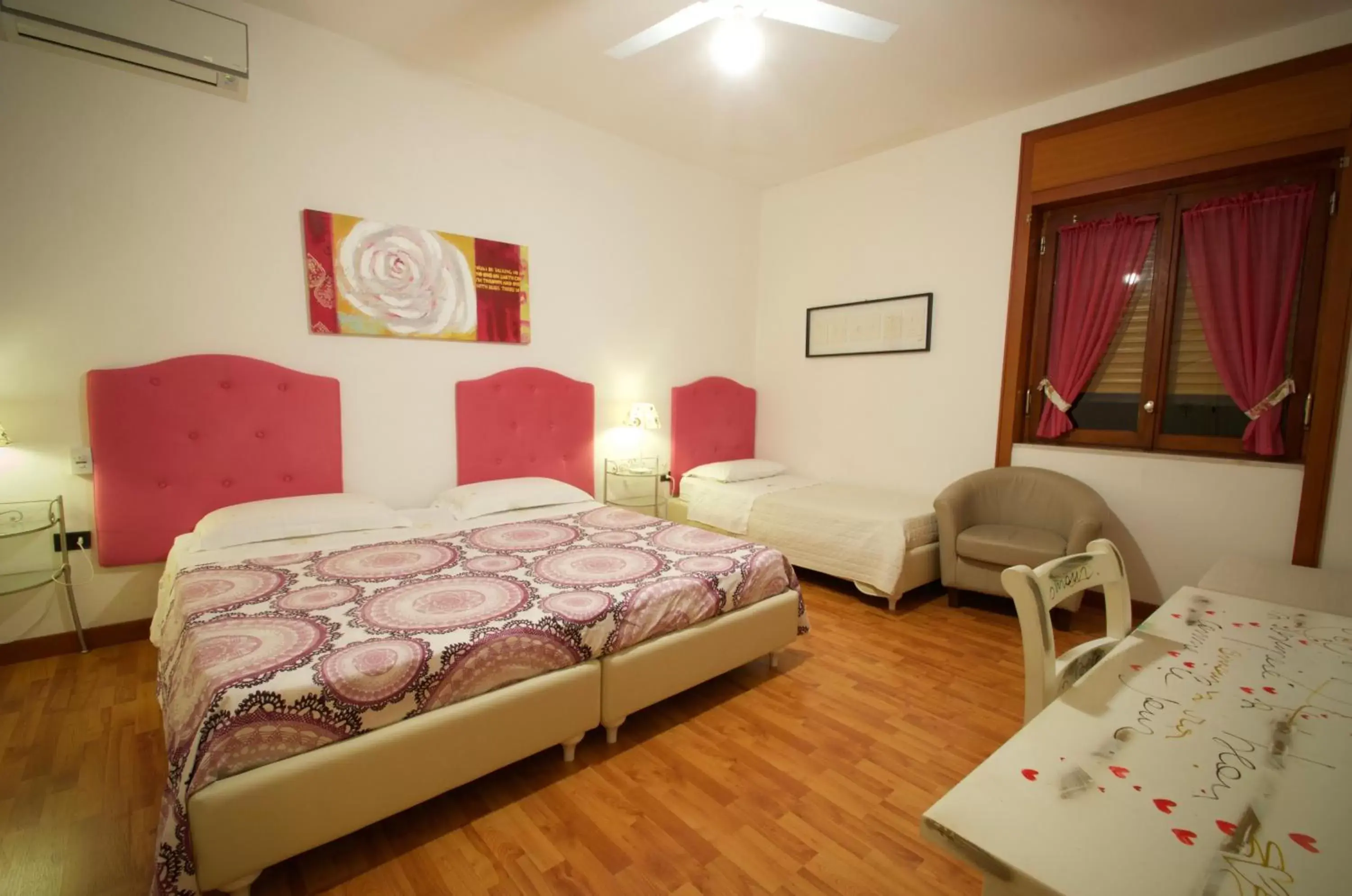 Triple Room with Bathroom in La Magnolia B&B Triple Room with Bathroom in La Magnolia B&B