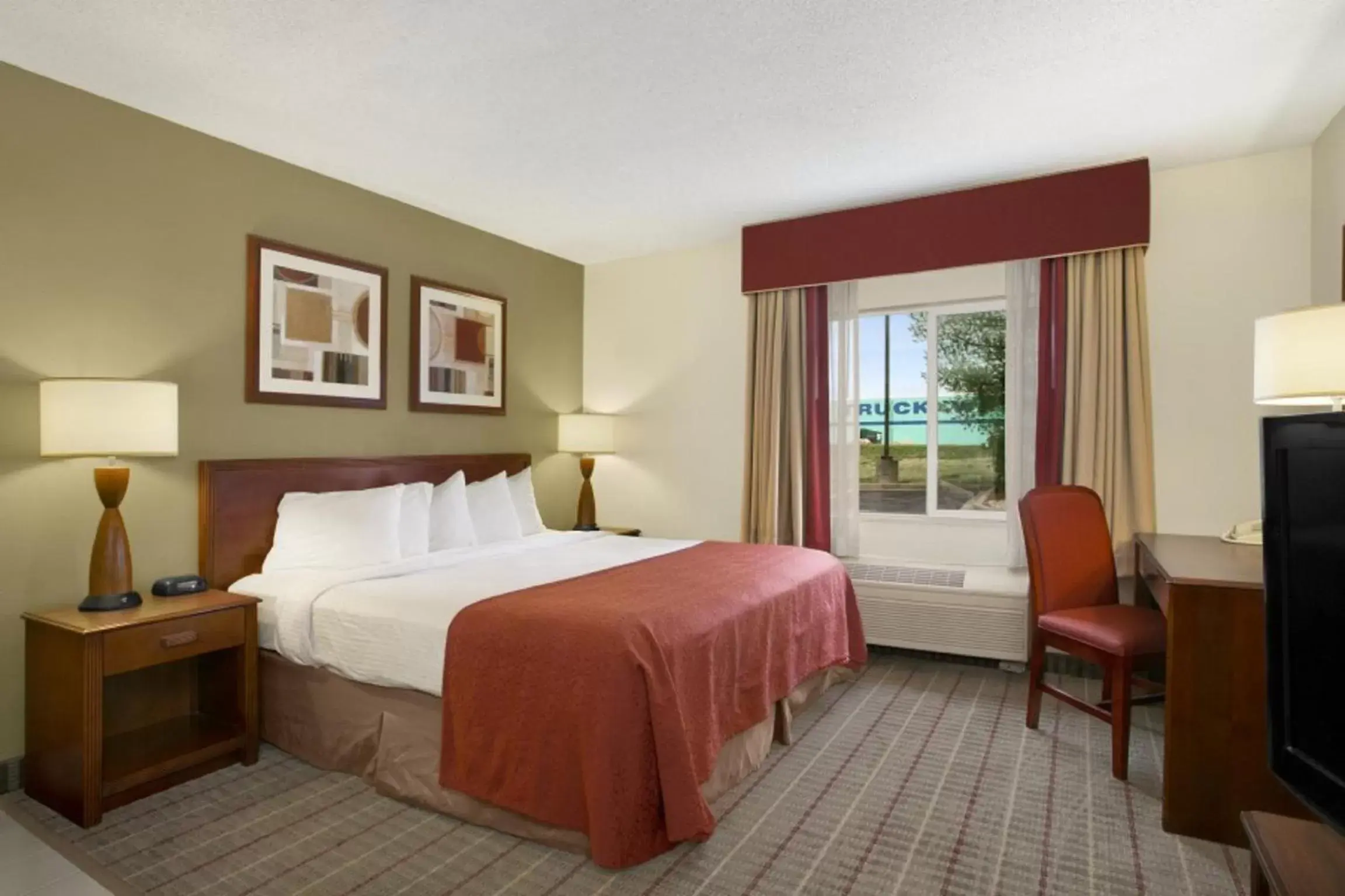 Executive King Suite - Non-Smoking in Baymont by Wyndham Evansville North/Haubstadt Executive King Suite - Non-Smoking in Baymont by Wyndham Evansville North/Haubstadt