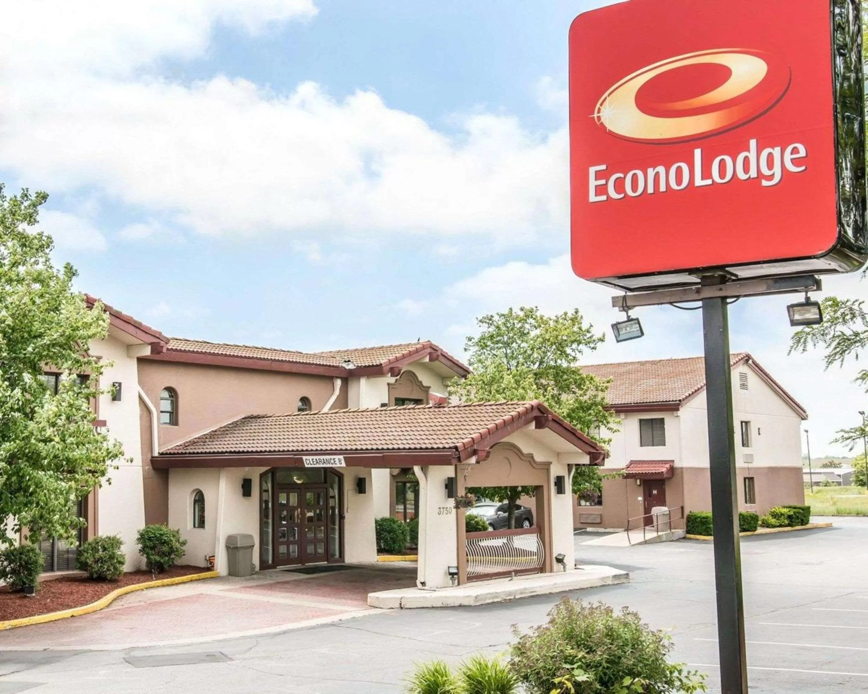 Property building in Econo Lodge