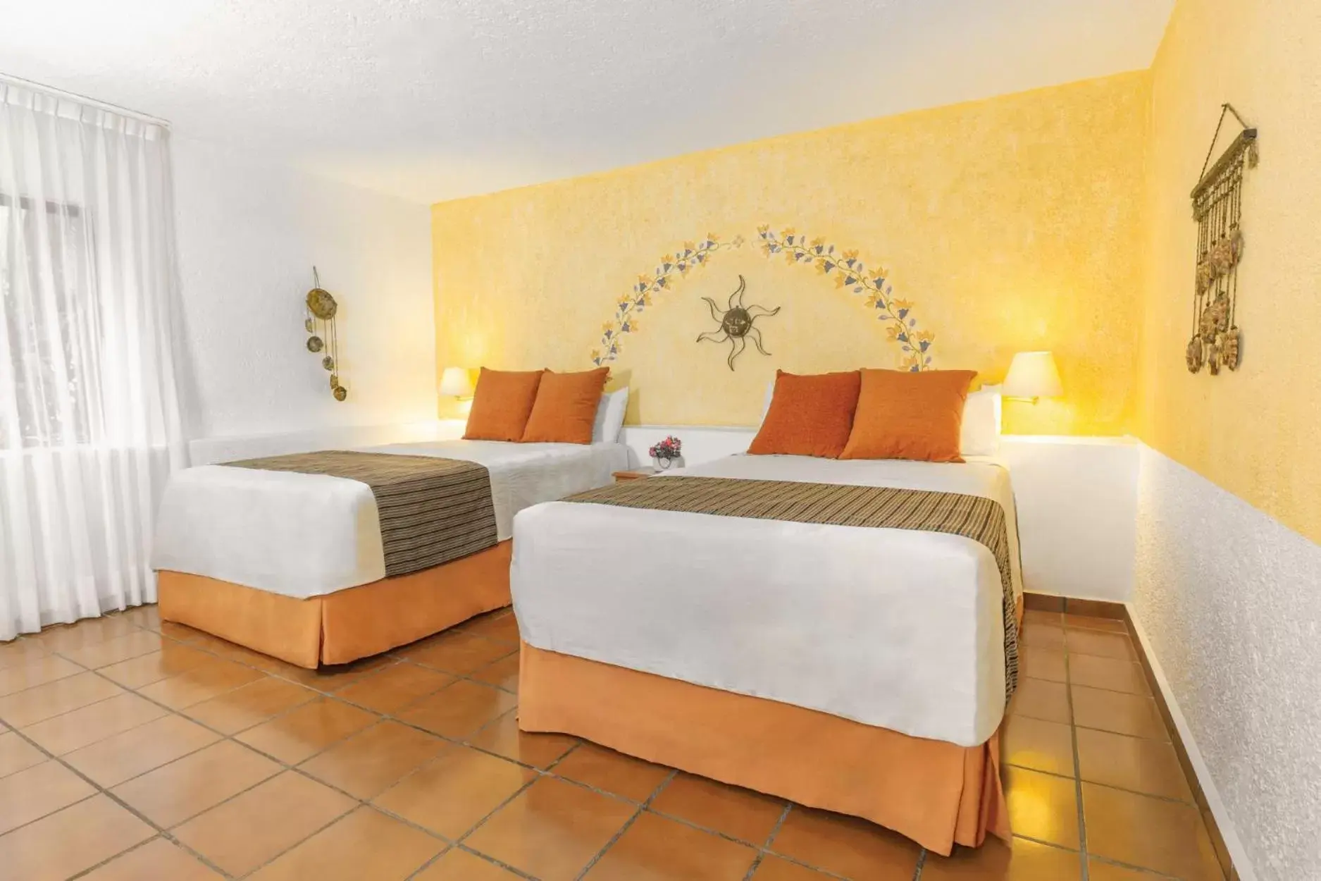 Junior Suite with Two Double Beds in Hotel Racquet Cuernavaca