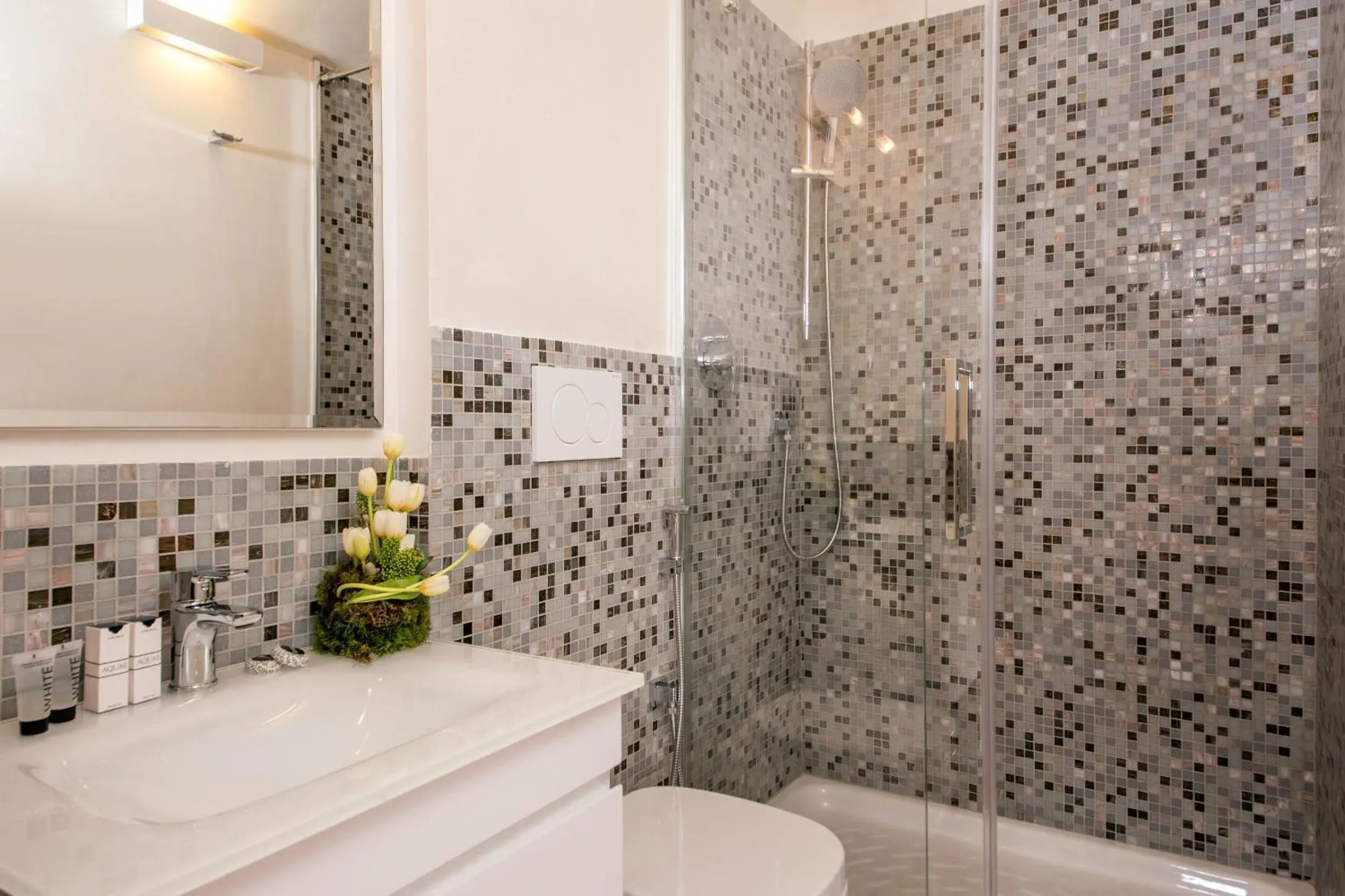 Shower, Bathroom in Palazzo De Cupis - Suites and View