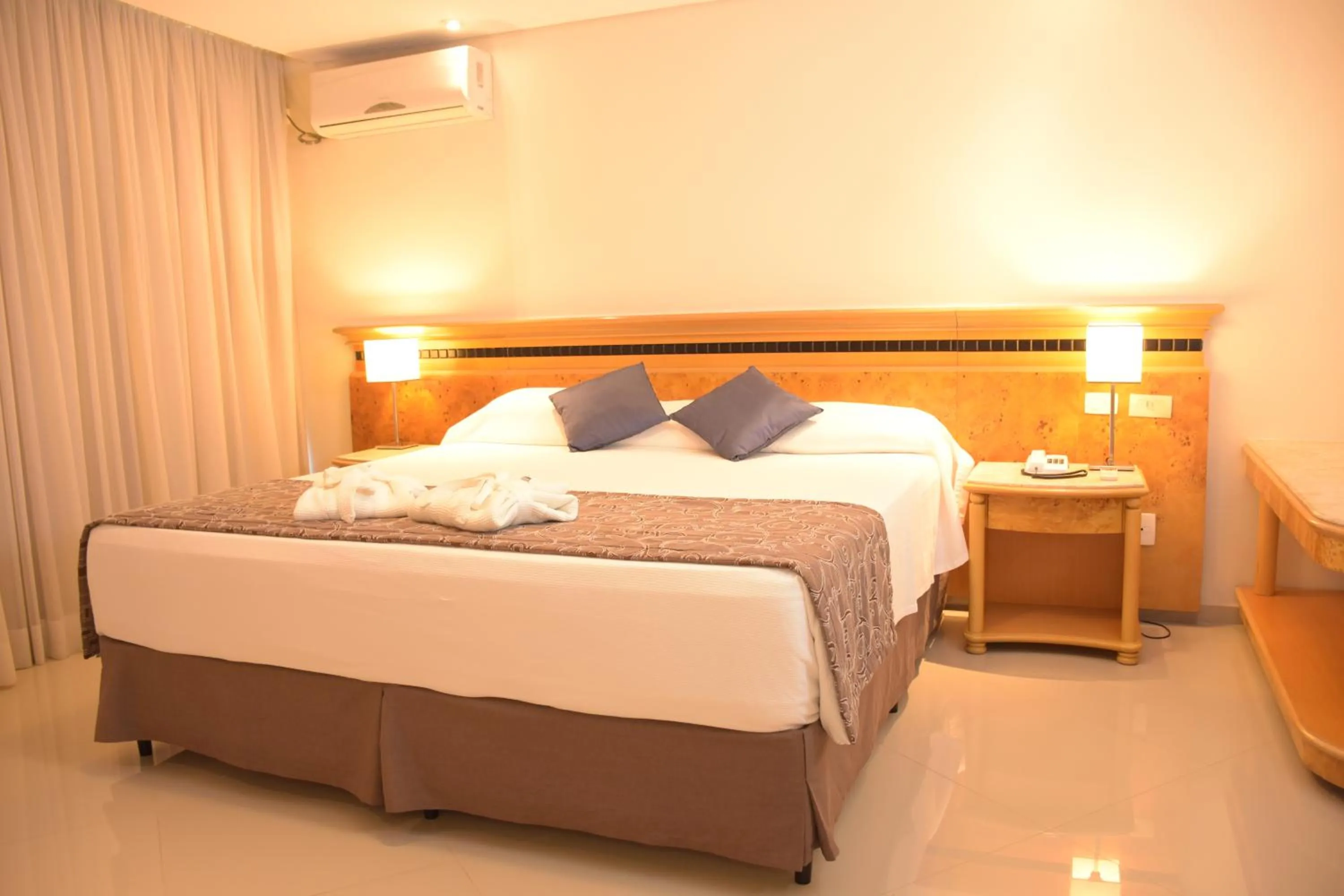 Bedroom, Bed in Hotel Golden Park Internacional Foz & Convenções By Nacional Inn