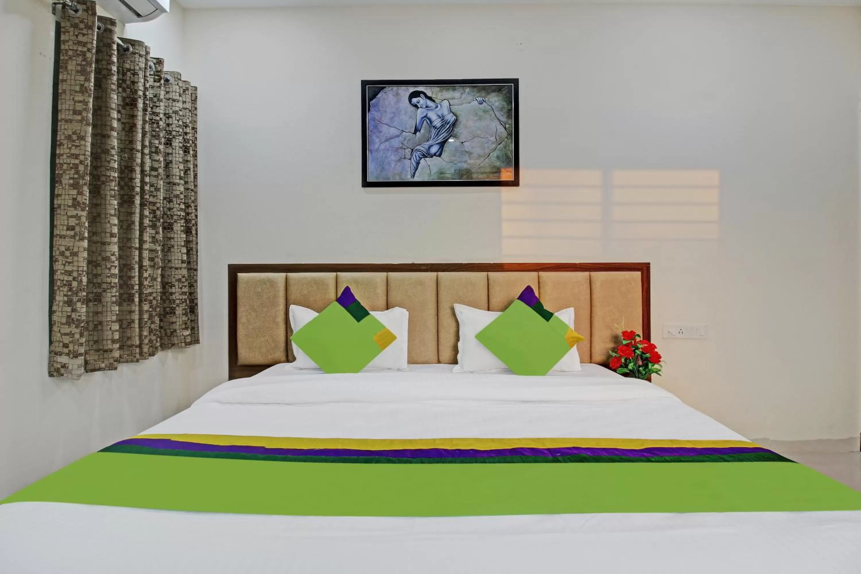 Bedroom, Bed in Treebo Krishna Regency ISBT Bus Stop